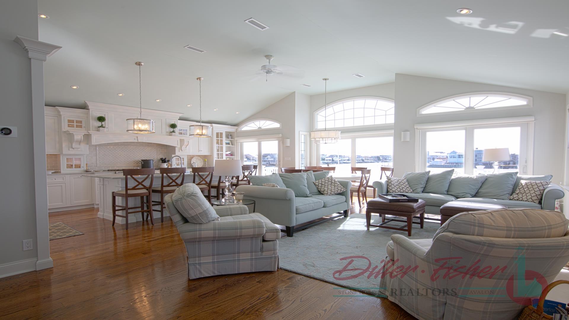 530 42nd Street, Avalon (Bay Front) - Picture 3