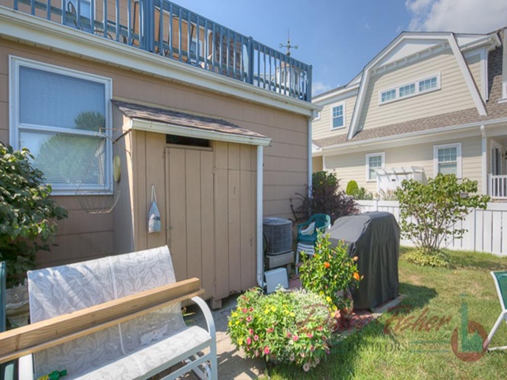 218 102nd Street, Stone Harbor (Center)