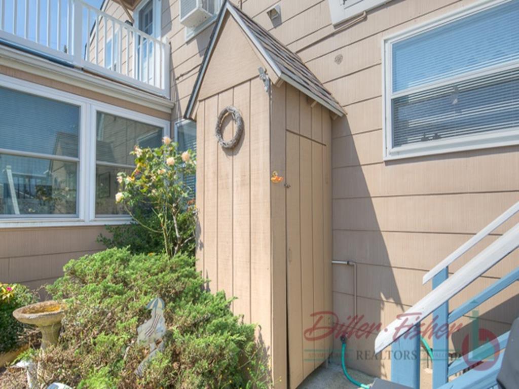 218 102nd Street, Stone Harbor (Center)