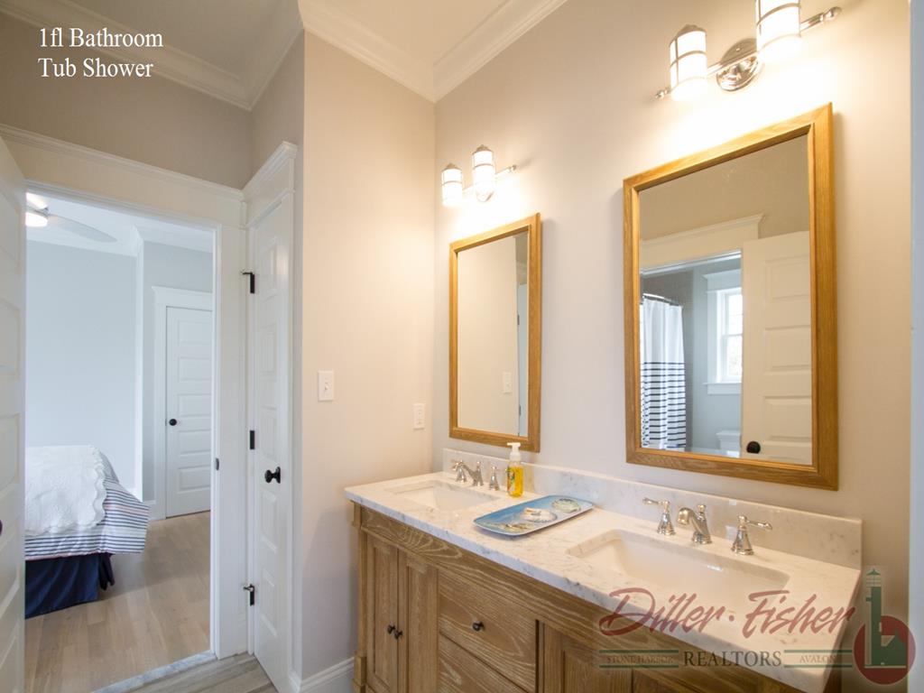 8207 Second Avenue, Stone Harbor (Center) - Picture 2