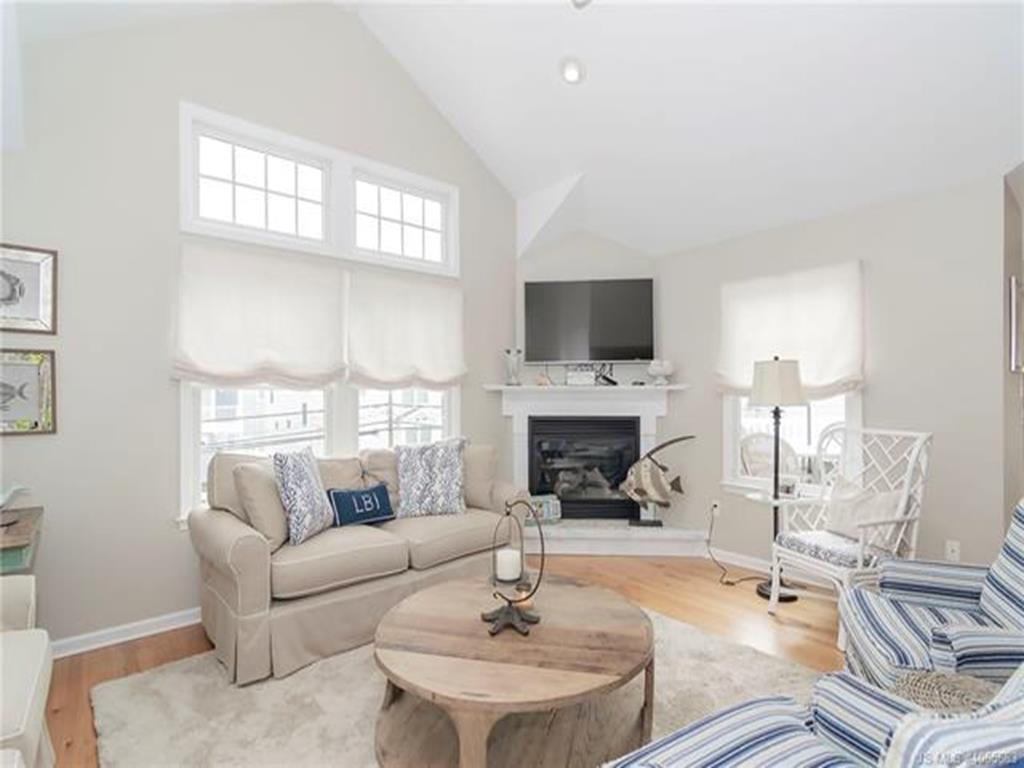 3008 Beach Avenue, Beach Haven Gardens (Ocean Side)