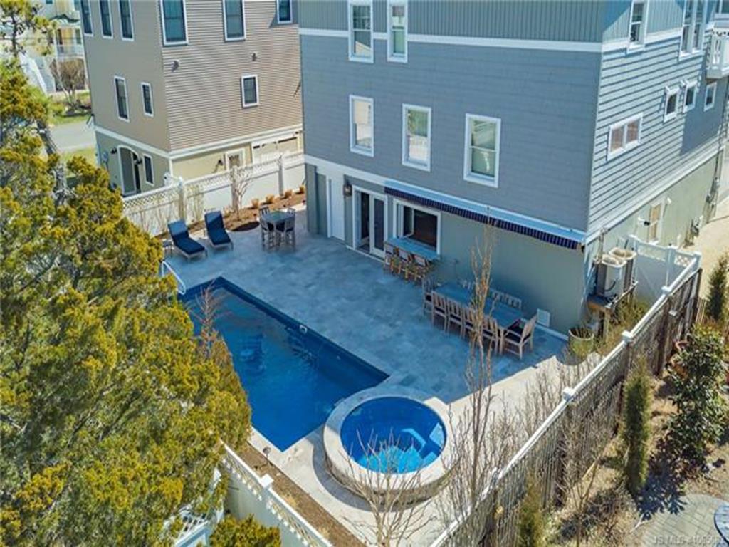 3008 Beach Avenue, Beach Haven Gardens (Ocean Side)