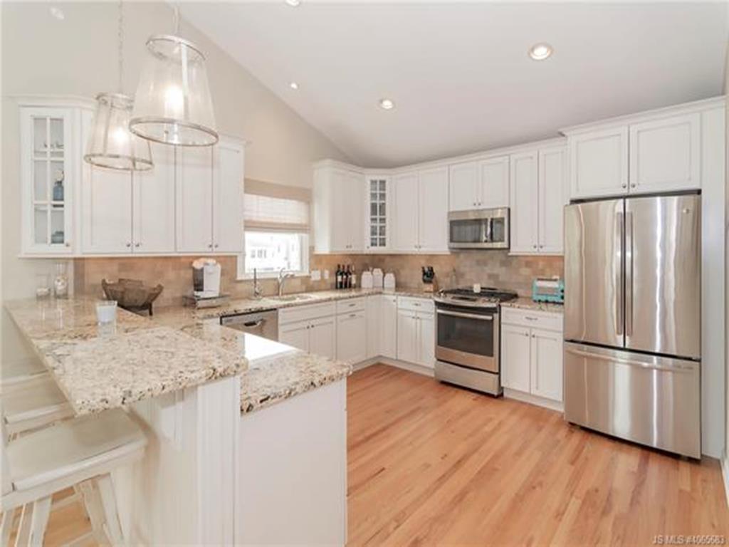 3008 Beach Avenue, Beach Haven Gardens (Ocean Side)