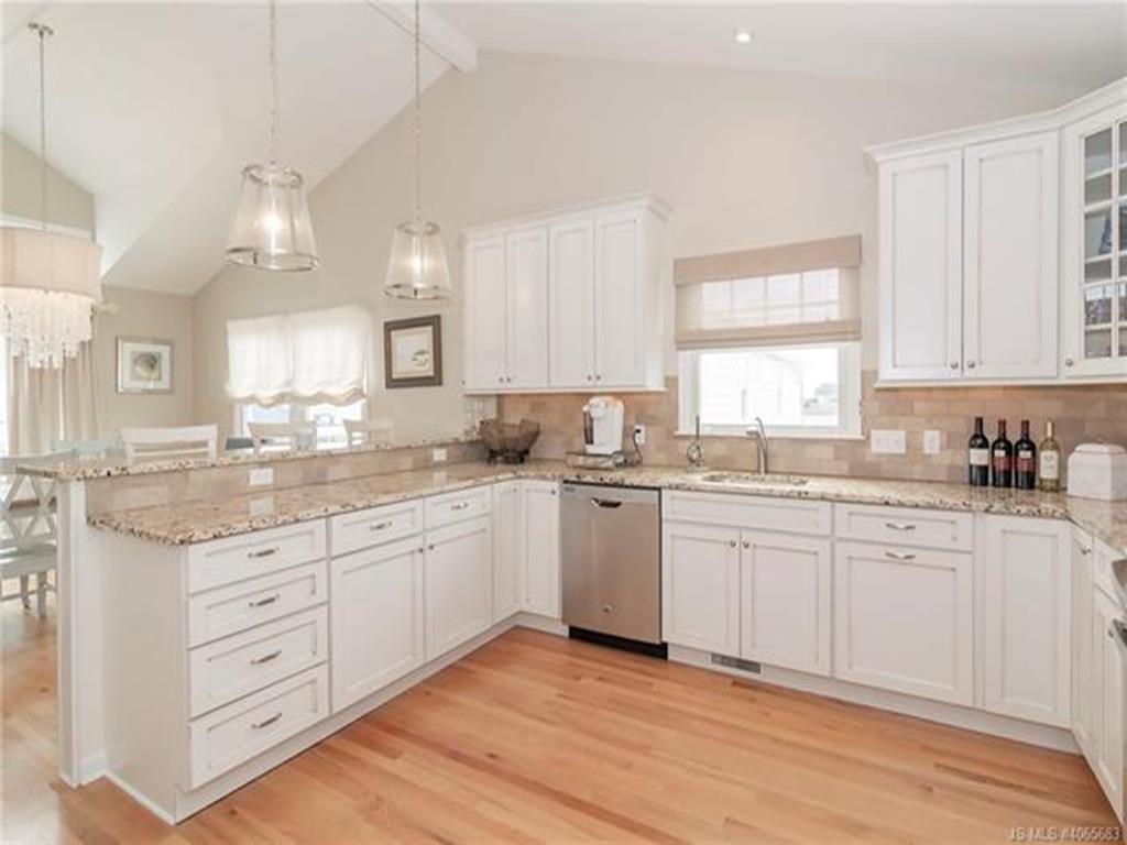 3008 Beach Avenue, Beach Haven Gardens (Ocean Side)