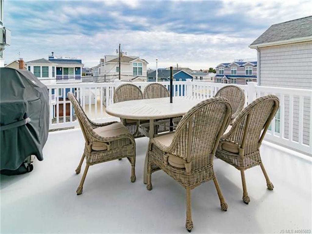 3008 Beach Avenue, Beach Haven Gardens (Ocean Side)