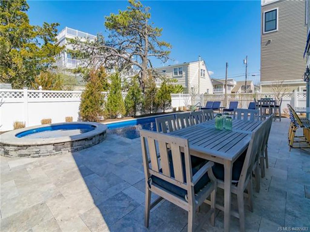 3008 Beach Avenue, Beach Haven Gardens (Ocean Side)