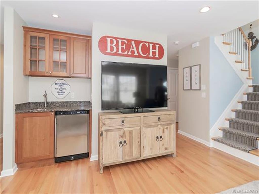 3008 Beach Avenue, Beach Haven Gardens (Ocean Side)
