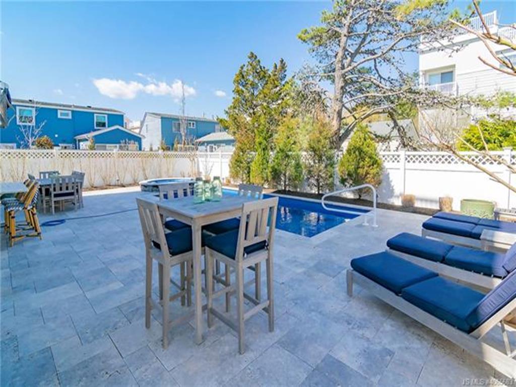 3008 Beach Avenue, Beach Haven Gardens (Ocean Side)