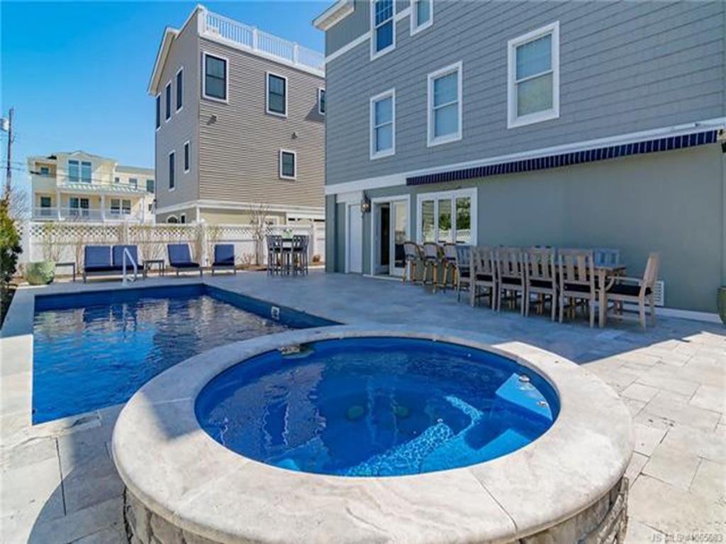 3008 Beach Avenue, Beach Haven Gardens (Ocean Side)