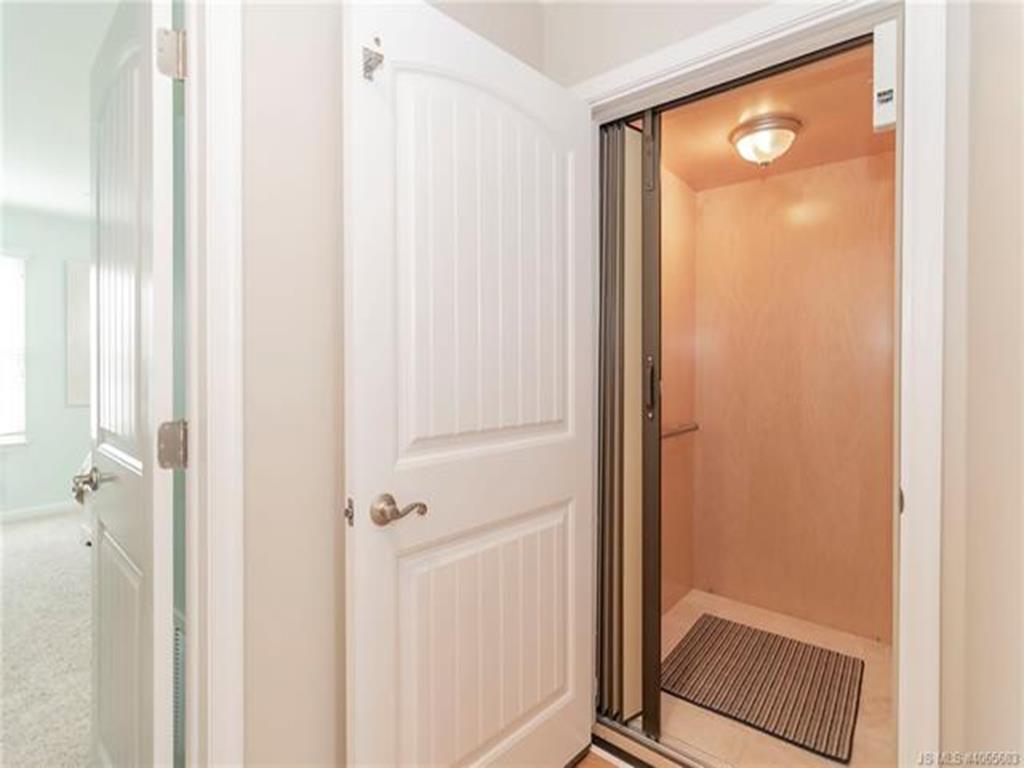 3008 Beach Avenue, Beach Haven Gardens (Ocean Side)