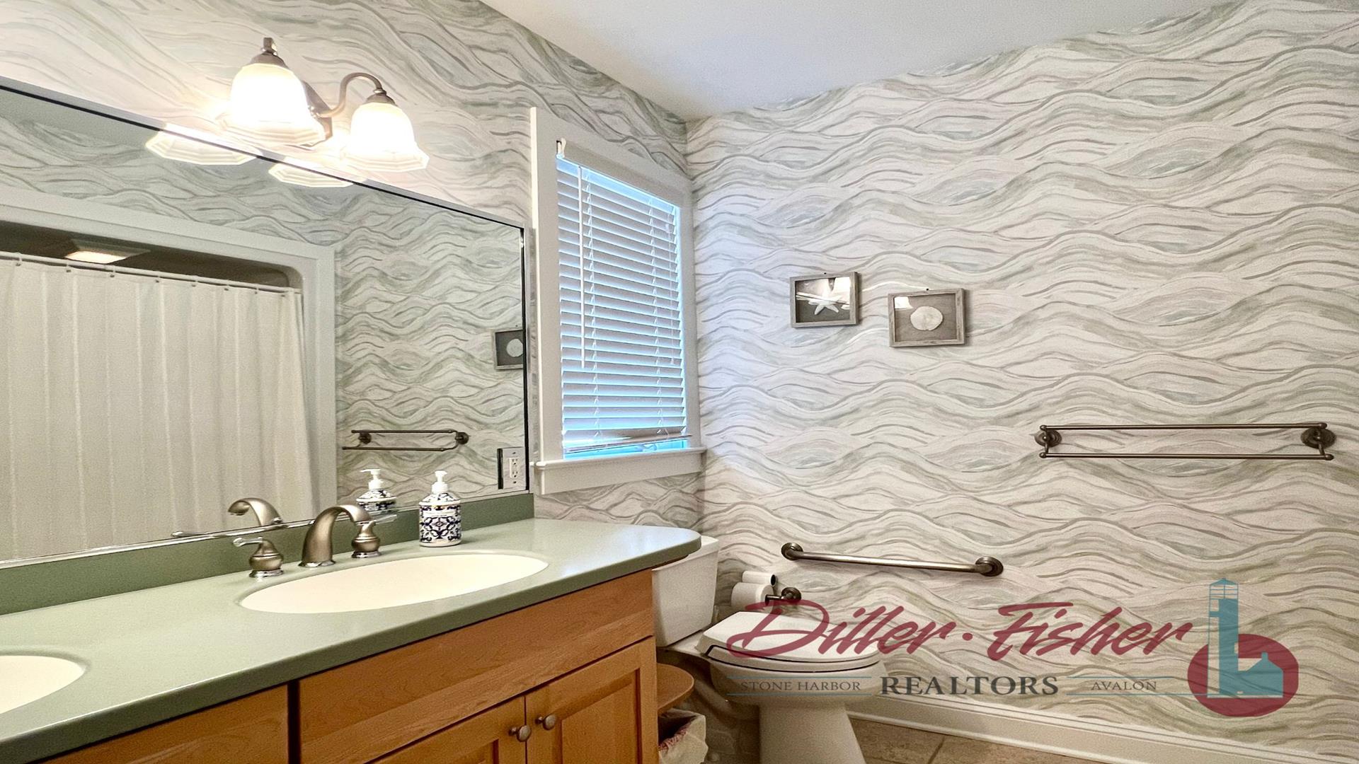 130 83rd Street, Stone Harbor (Center)