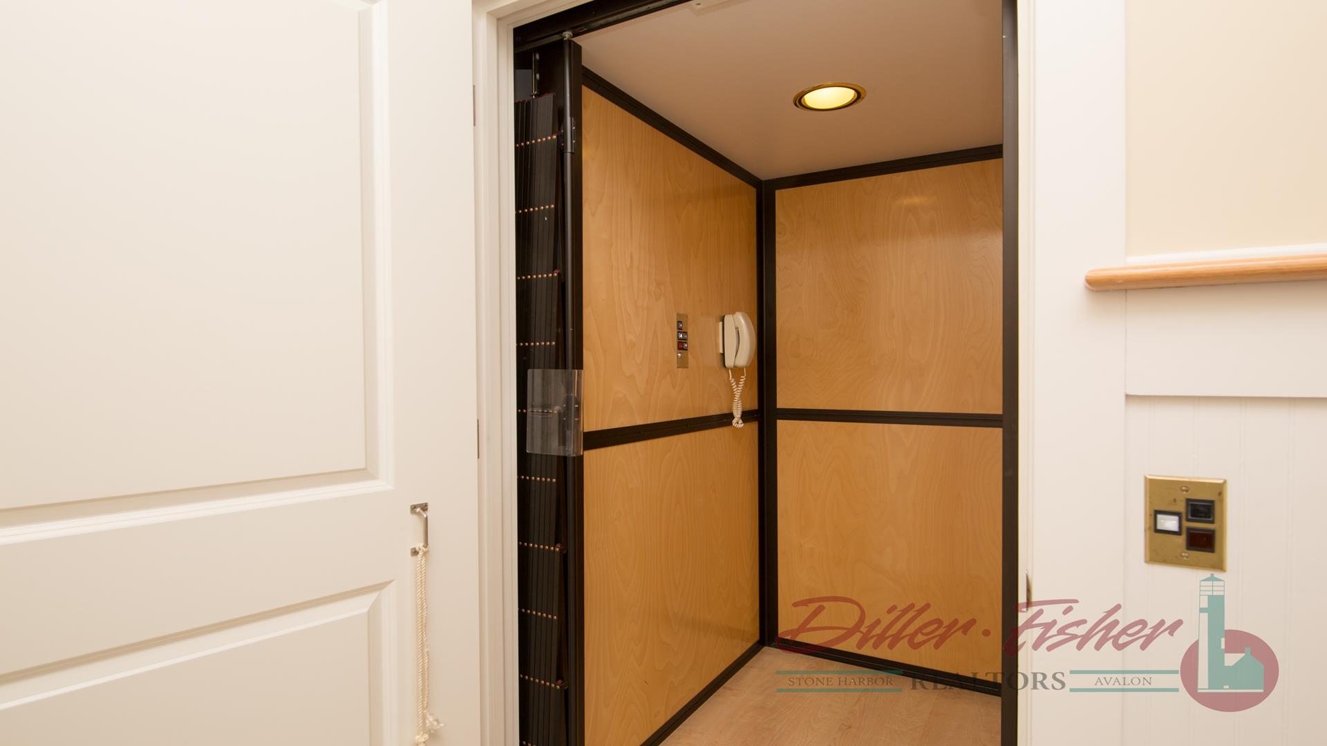 130 83rd Street, Stone Harbor (Center)