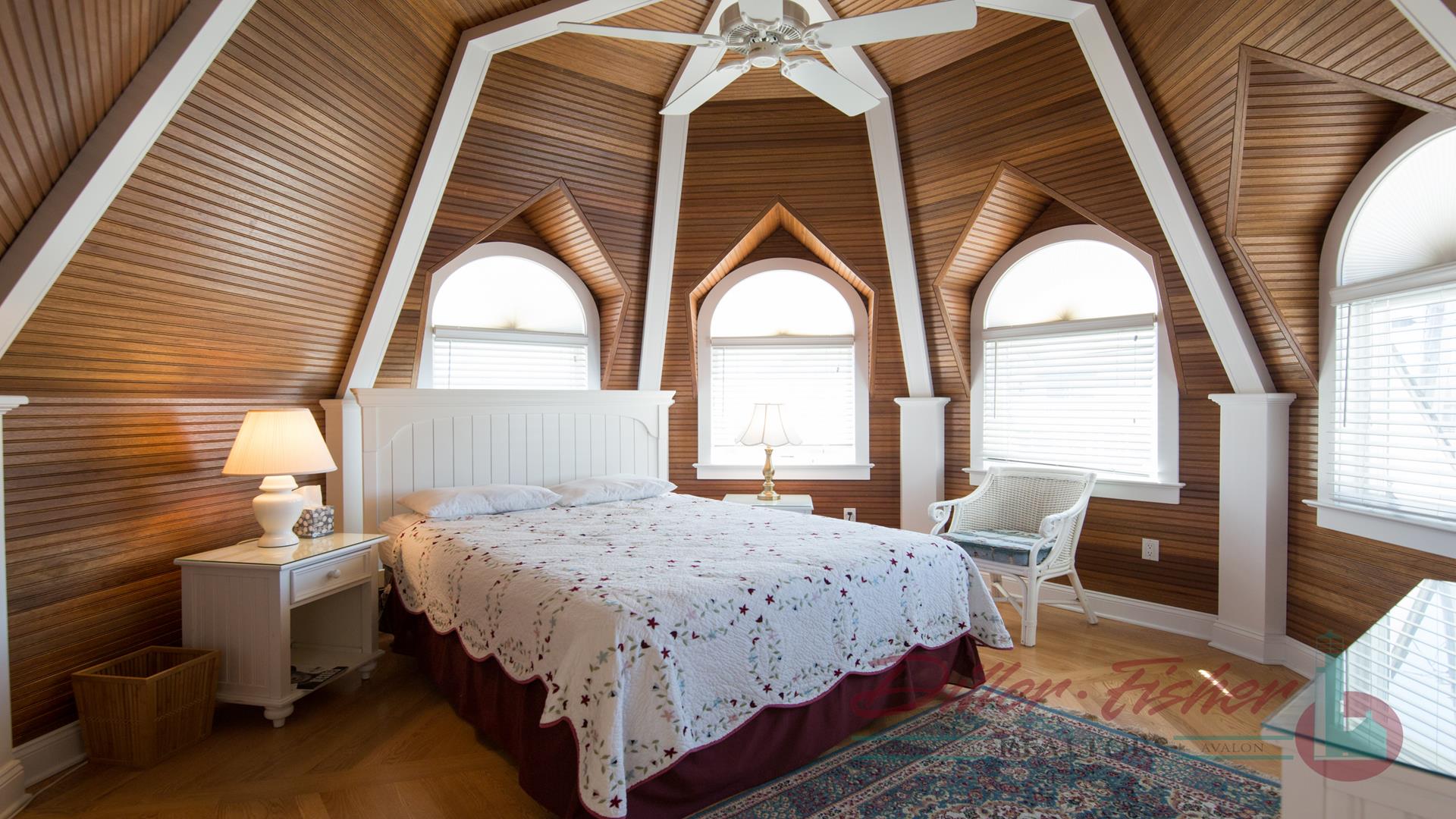 130 83rd Street, Stone Harbor (Center)