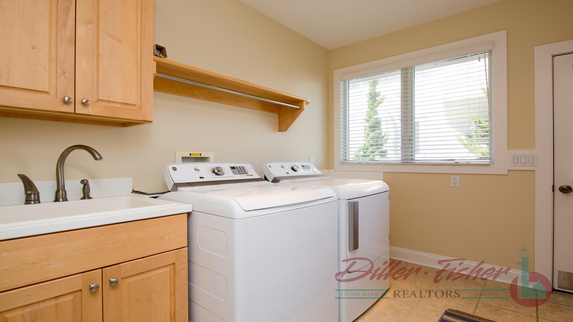 130 83rd Street, Stone Harbor (Center)