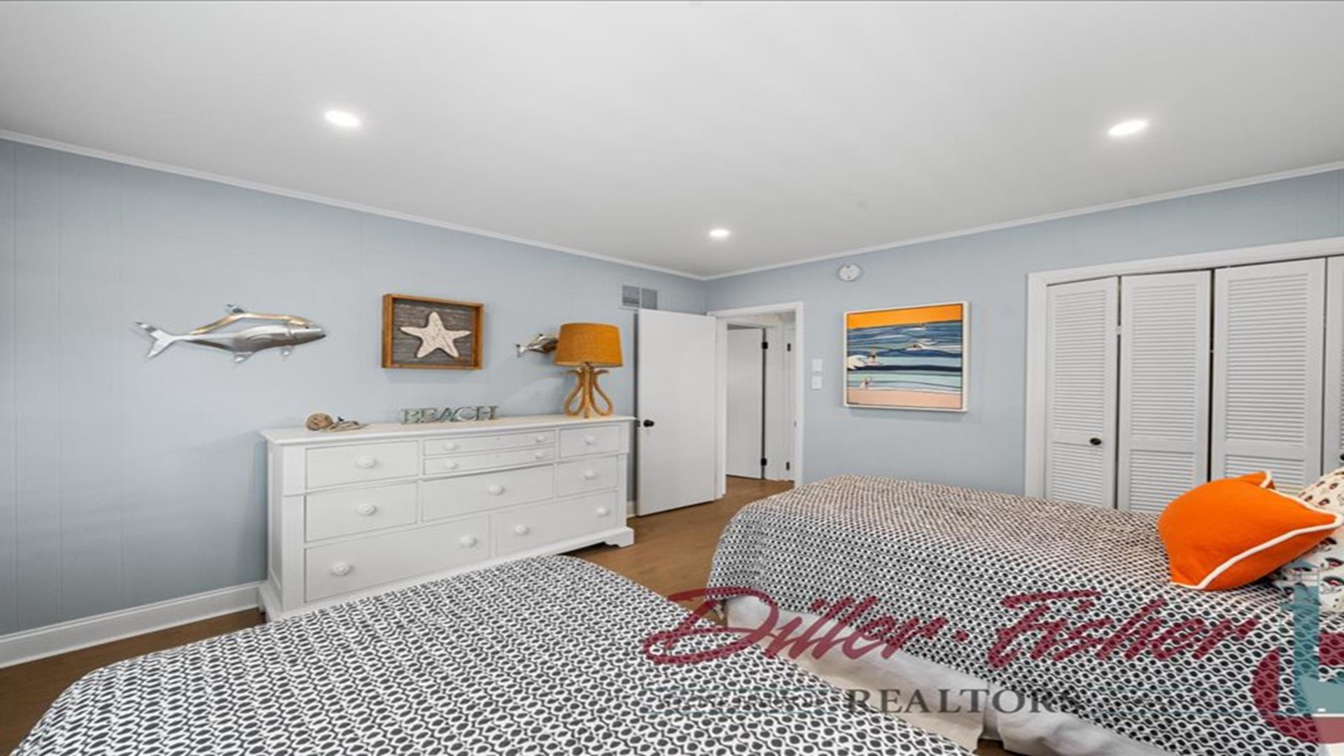 9 West 22nd Street, Avalon (Center)