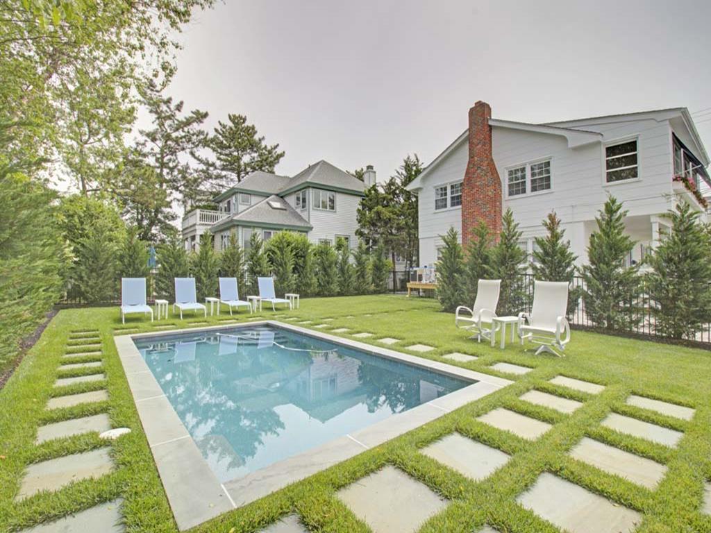 9 West 22nd Street, Avalon (Center)