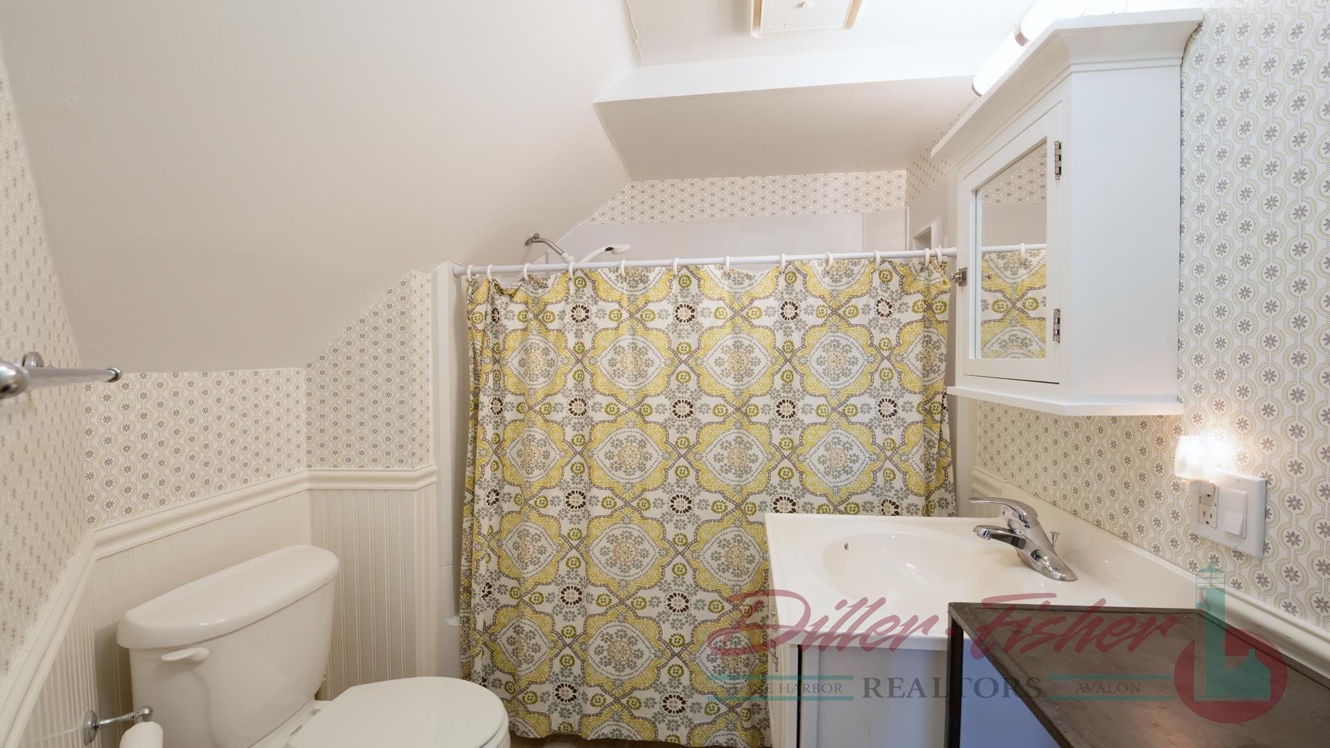 8931 Second Avenue, Stone Harbor (Center)