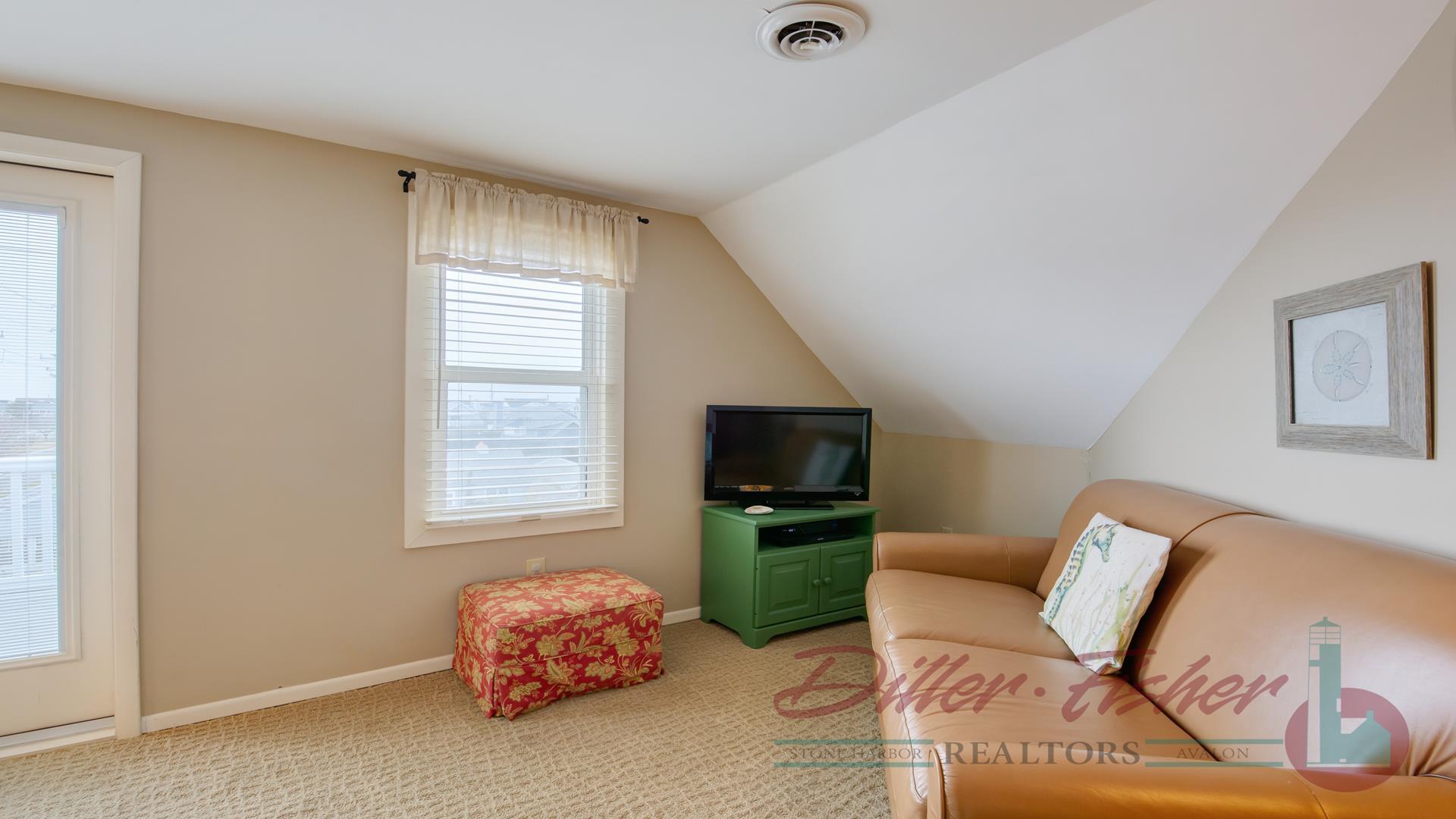 8931 Second Avenue, Stone Harbor (Center)