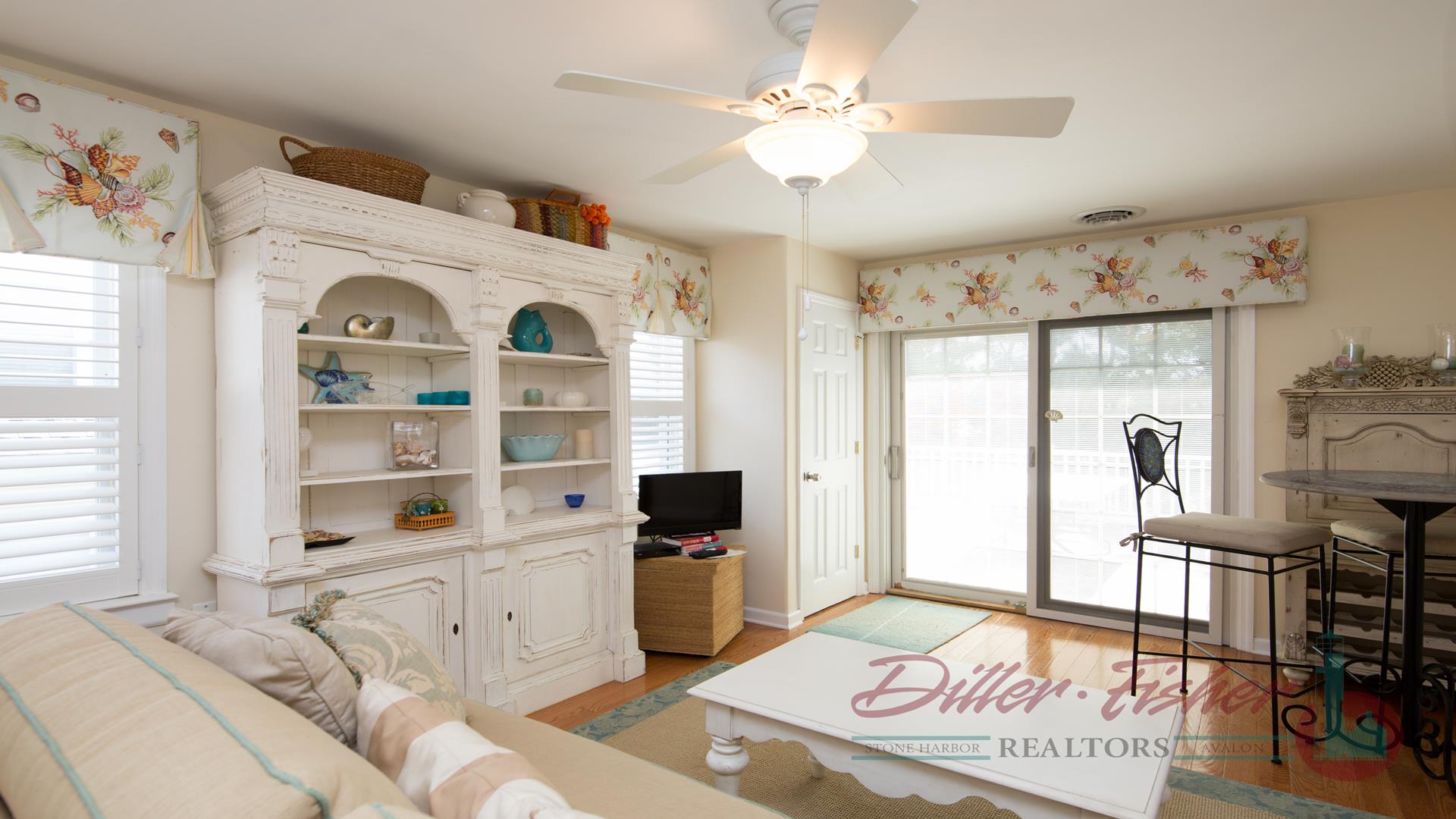 10007 First Avenue, Stone Harbor (Mid-Island)