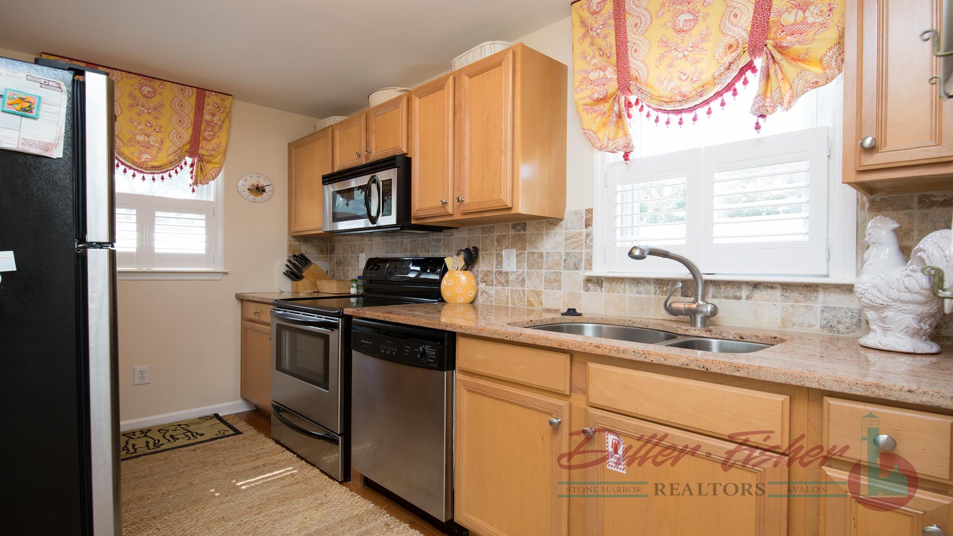 10007 First Avenue, Stone Harbor (Mid-Island)