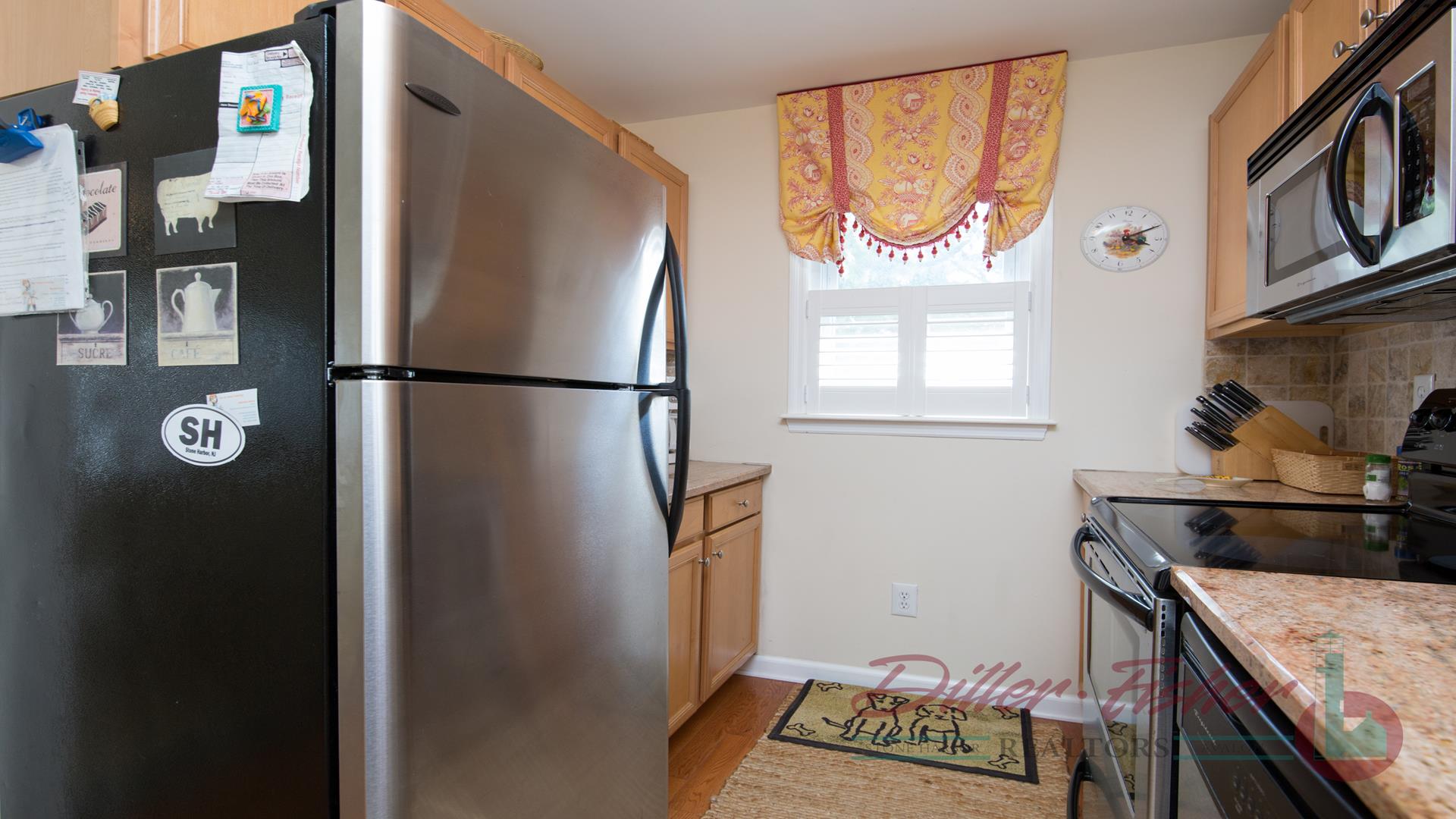 10007 First Avenue, Stone Harbor (Mid-Island)