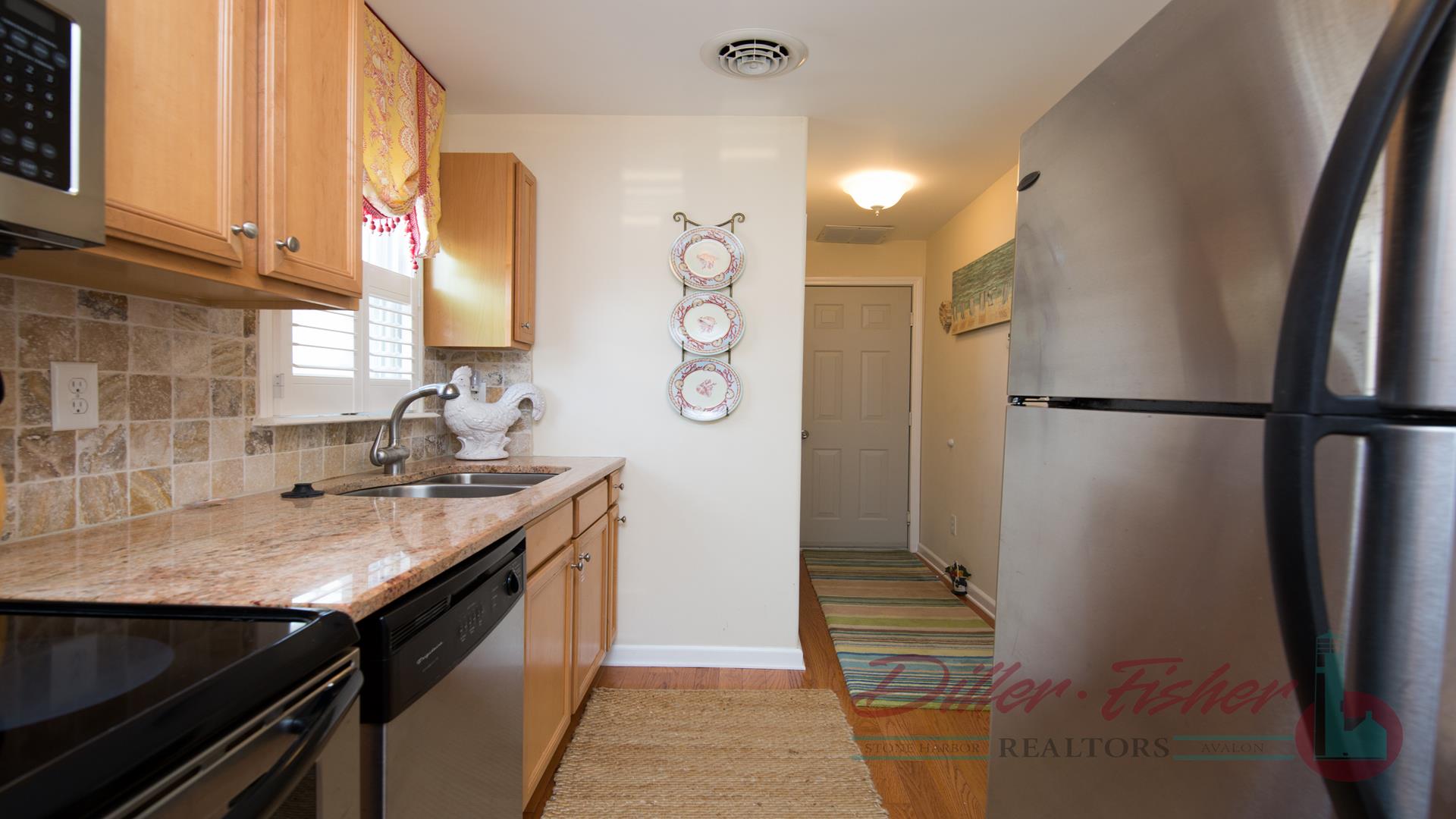 10007 First Avenue, Stone Harbor (Mid-Island)