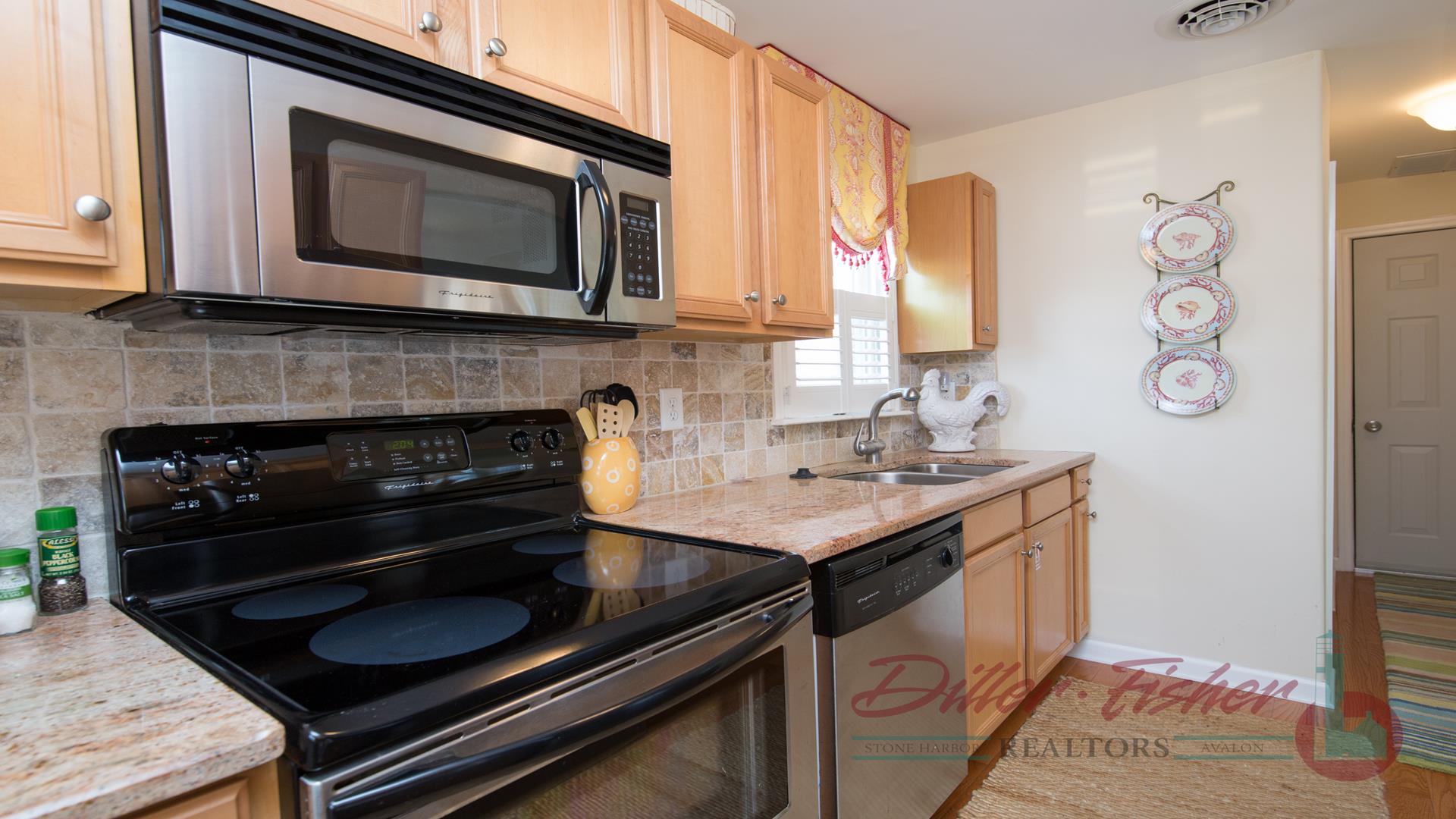 10007 First Avenue, Stone Harbor (Mid-Island)