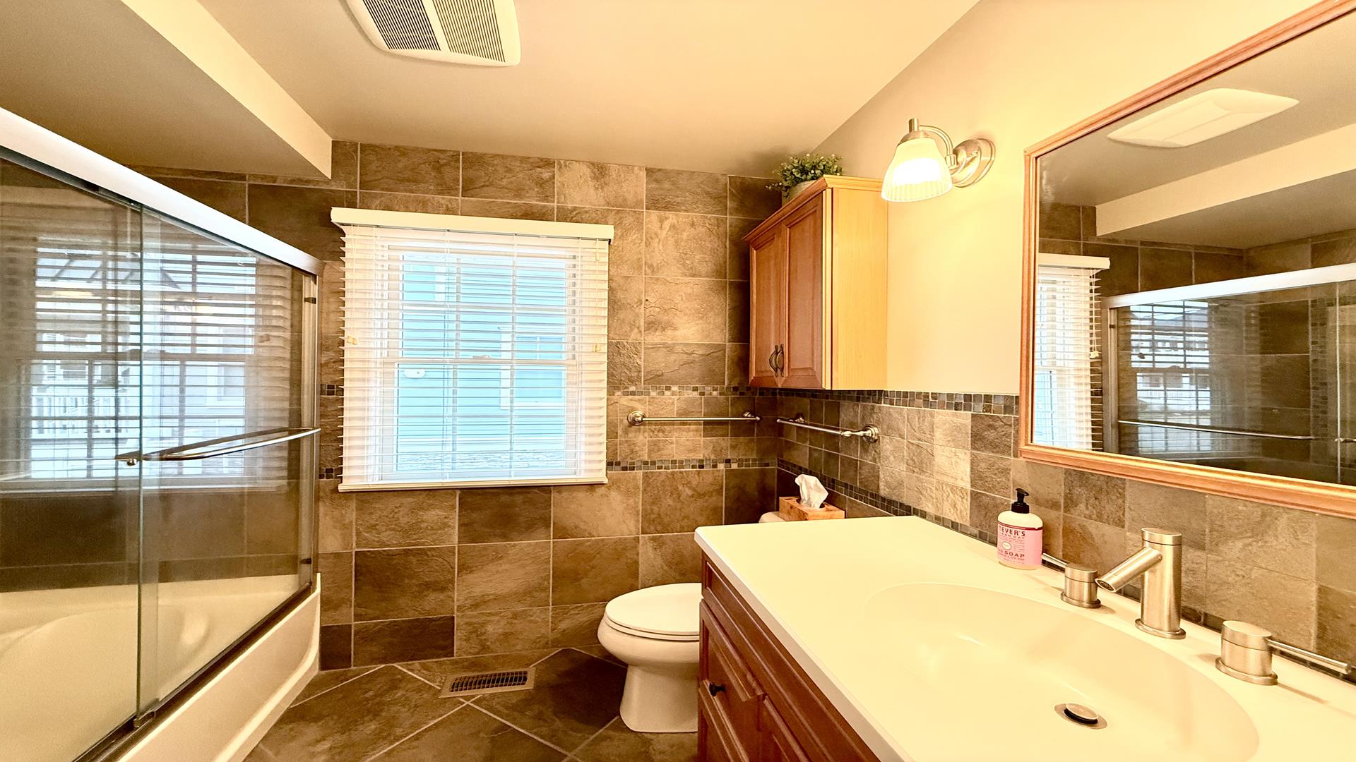 168 84th Street, Stone Harbor (Center)