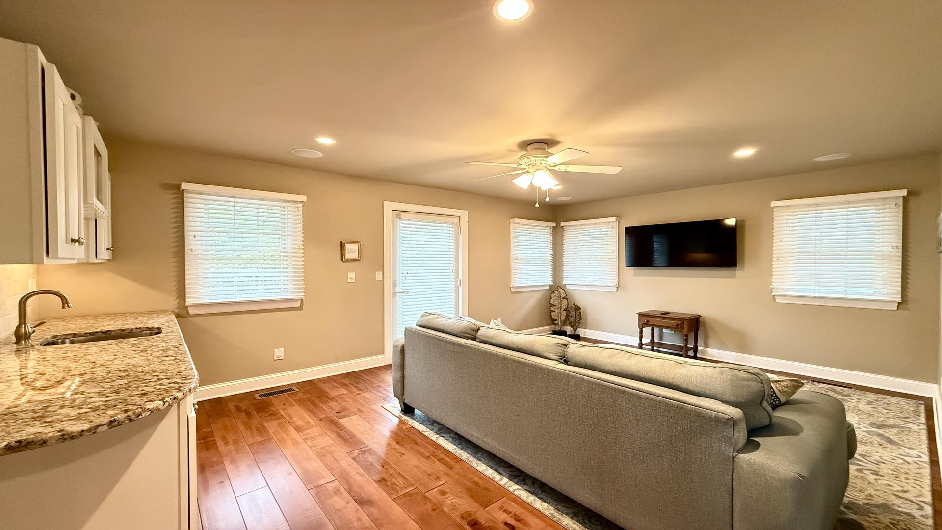 168 84th Street, Stone Harbor (Center)