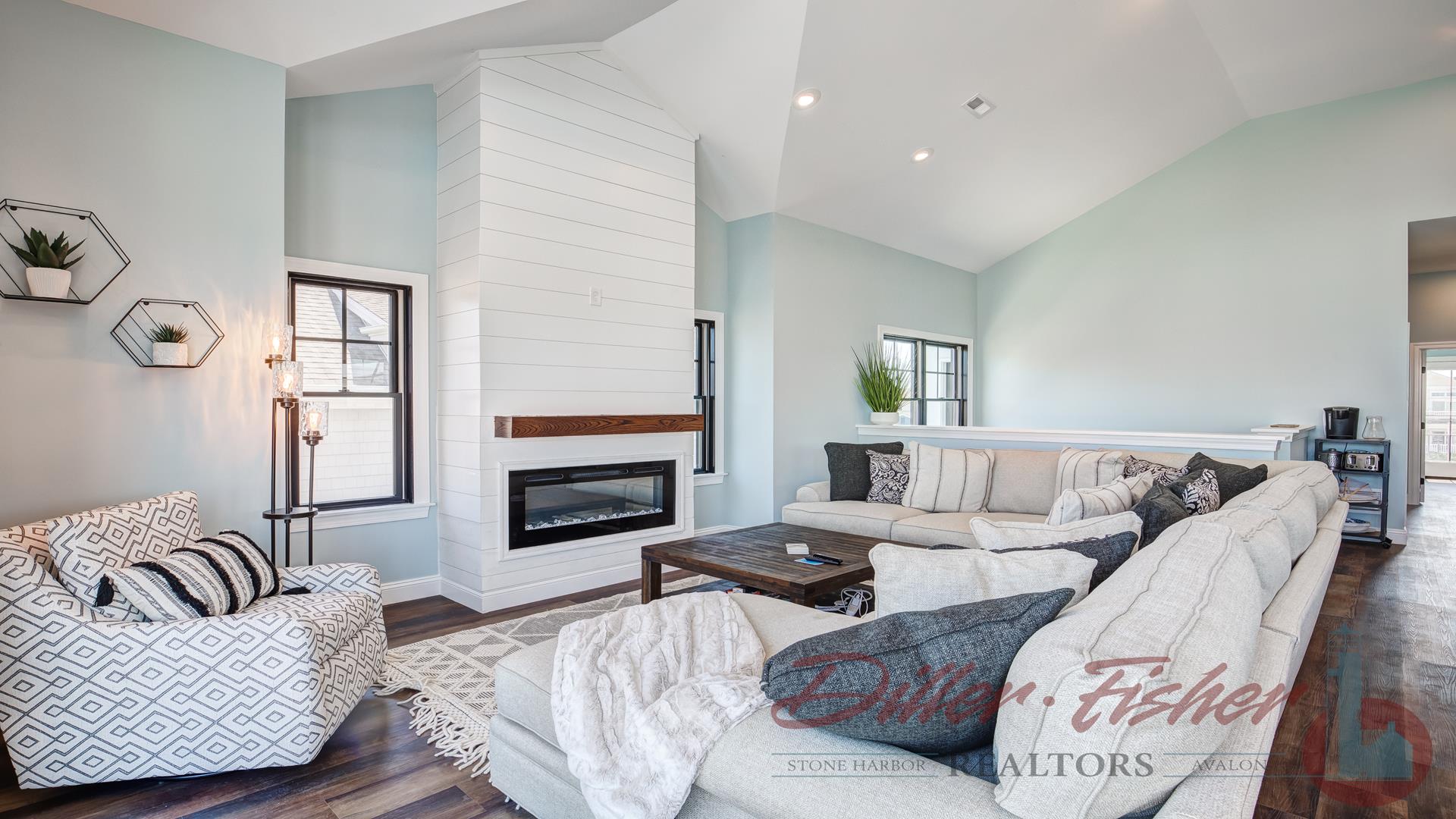 261 90th Street, Stone Harbor (Center)