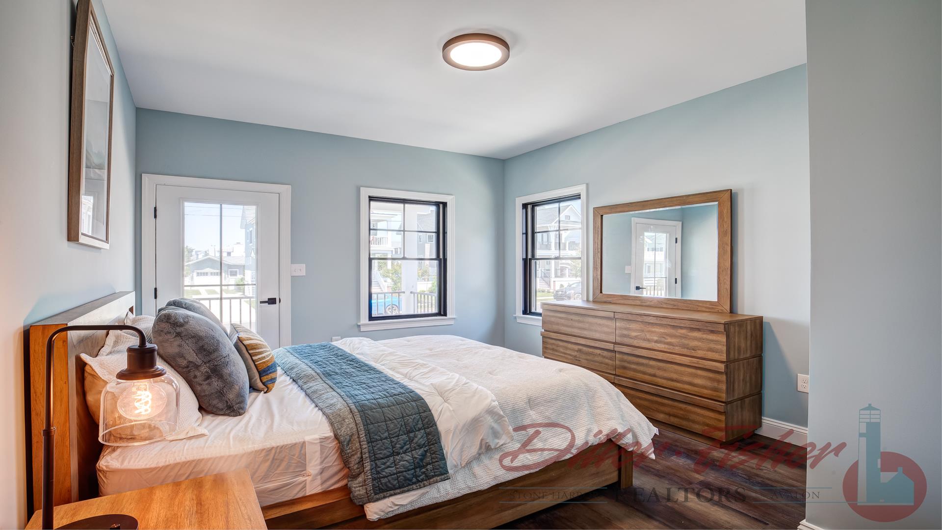 261 90th Street, Stone Harbor (Center)