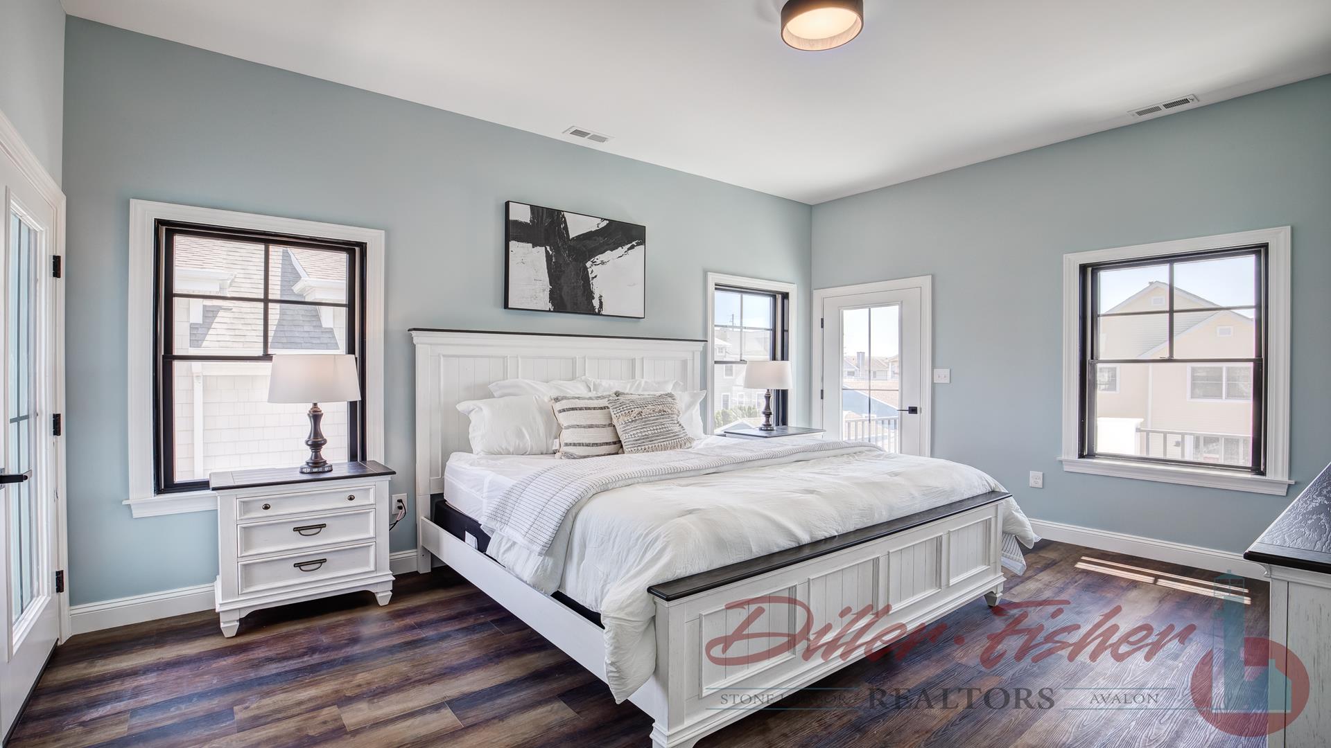 261 90th Street, Stone Harbor (Center)