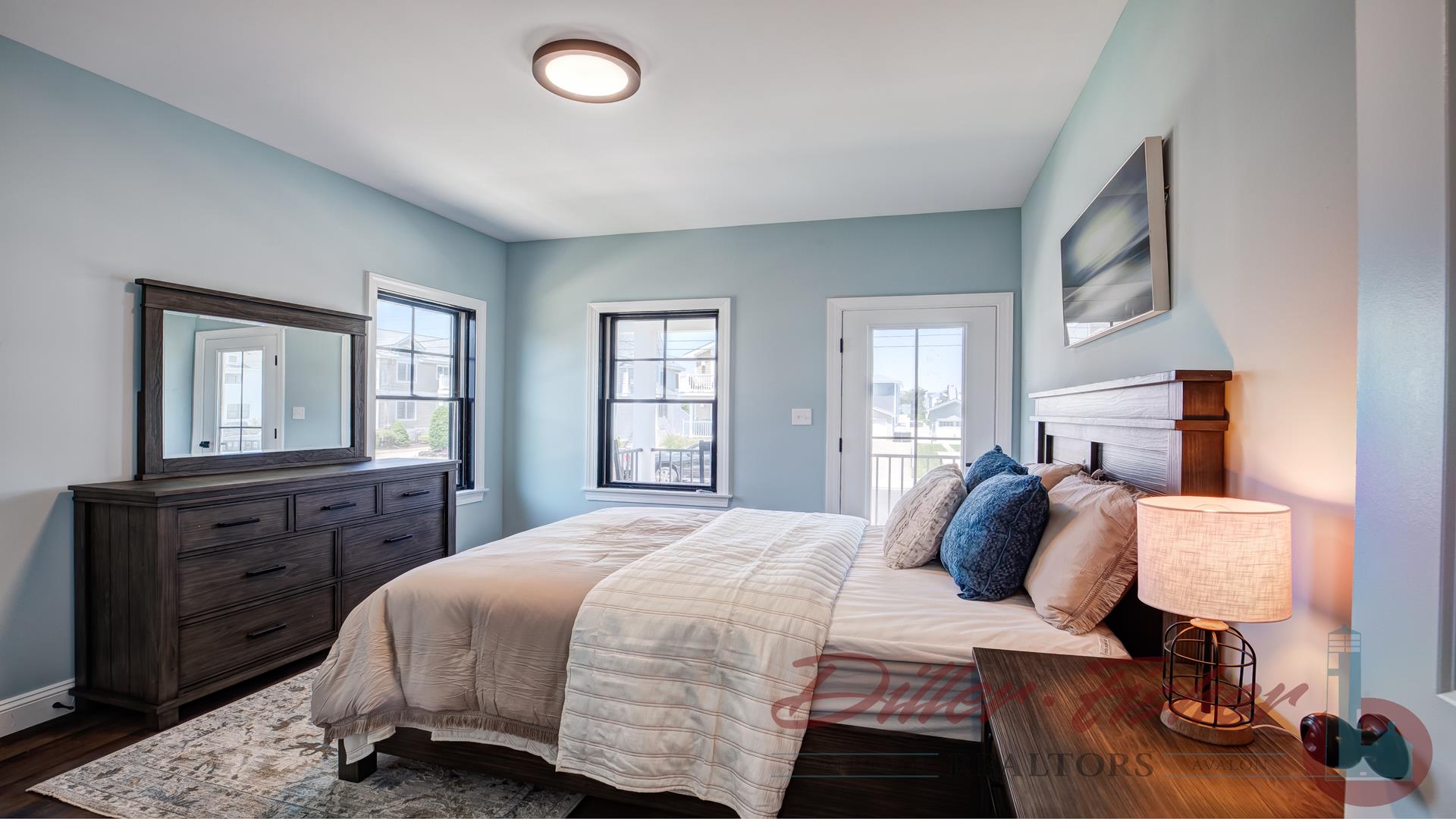 261 90th Street, Stone Harbor (Center)