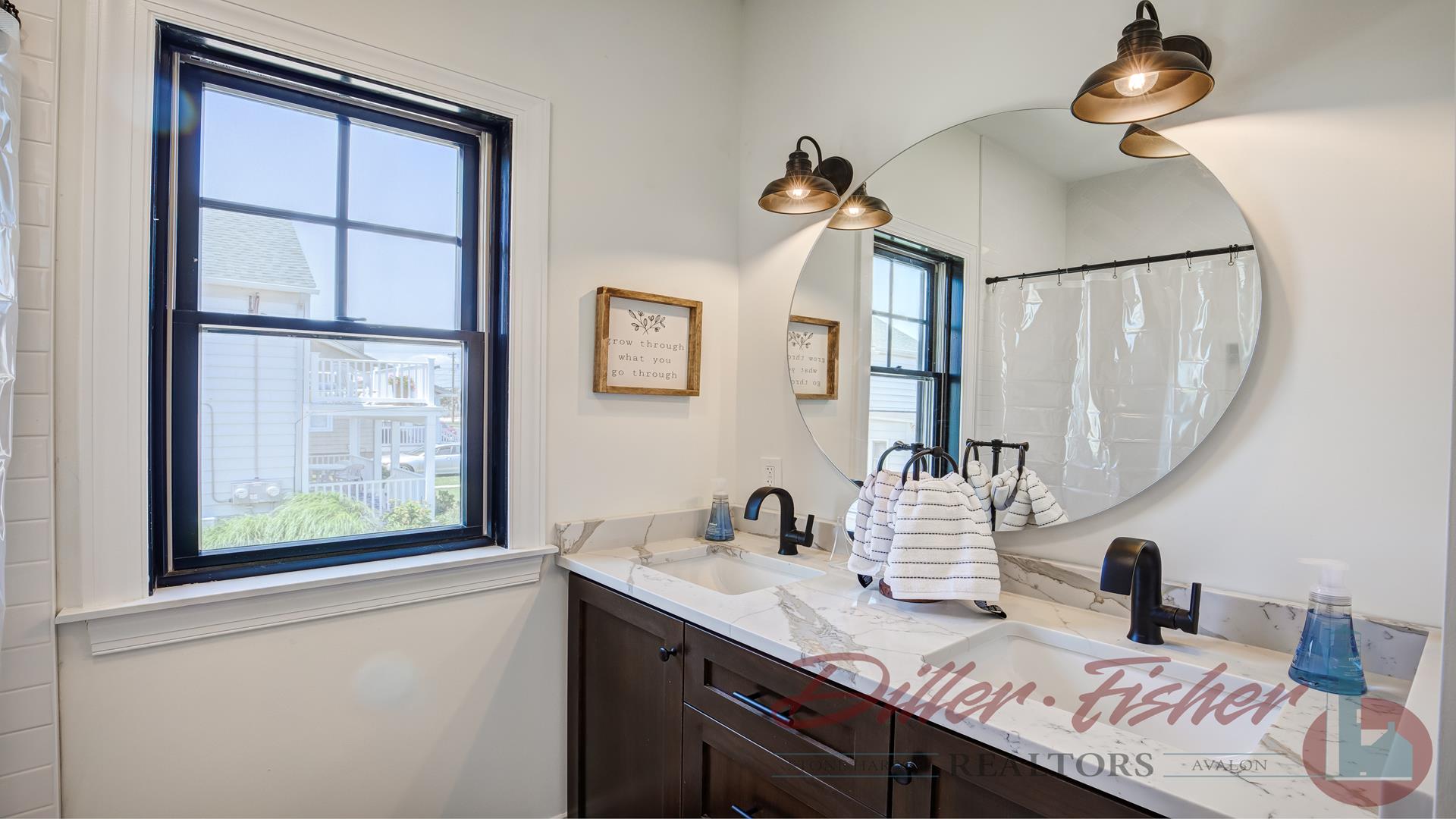 261 90th Street, Stone Harbor (Center)