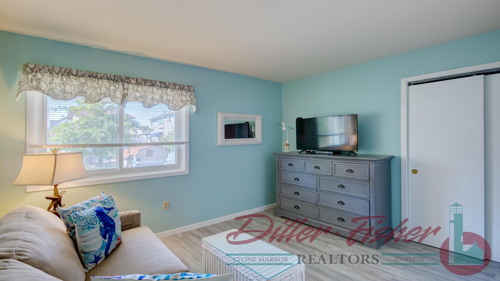 271 82nd Street, Stone Harbor (Center)