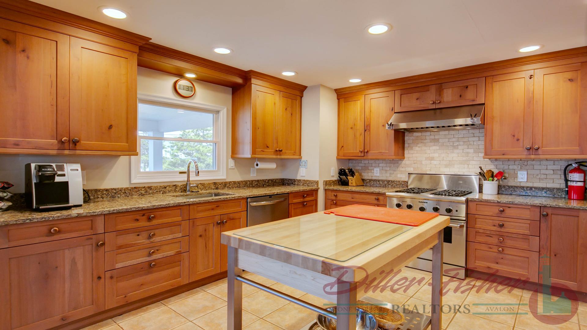 10420 Third Avenue, Stone Harbor (Mid-Island)