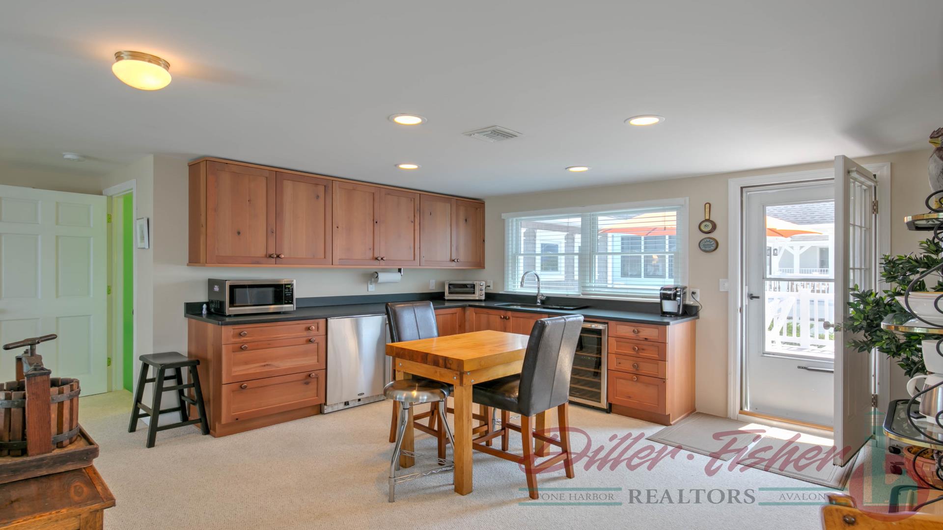 10420 Third Avenue, Stone Harbor (Mid-Island)