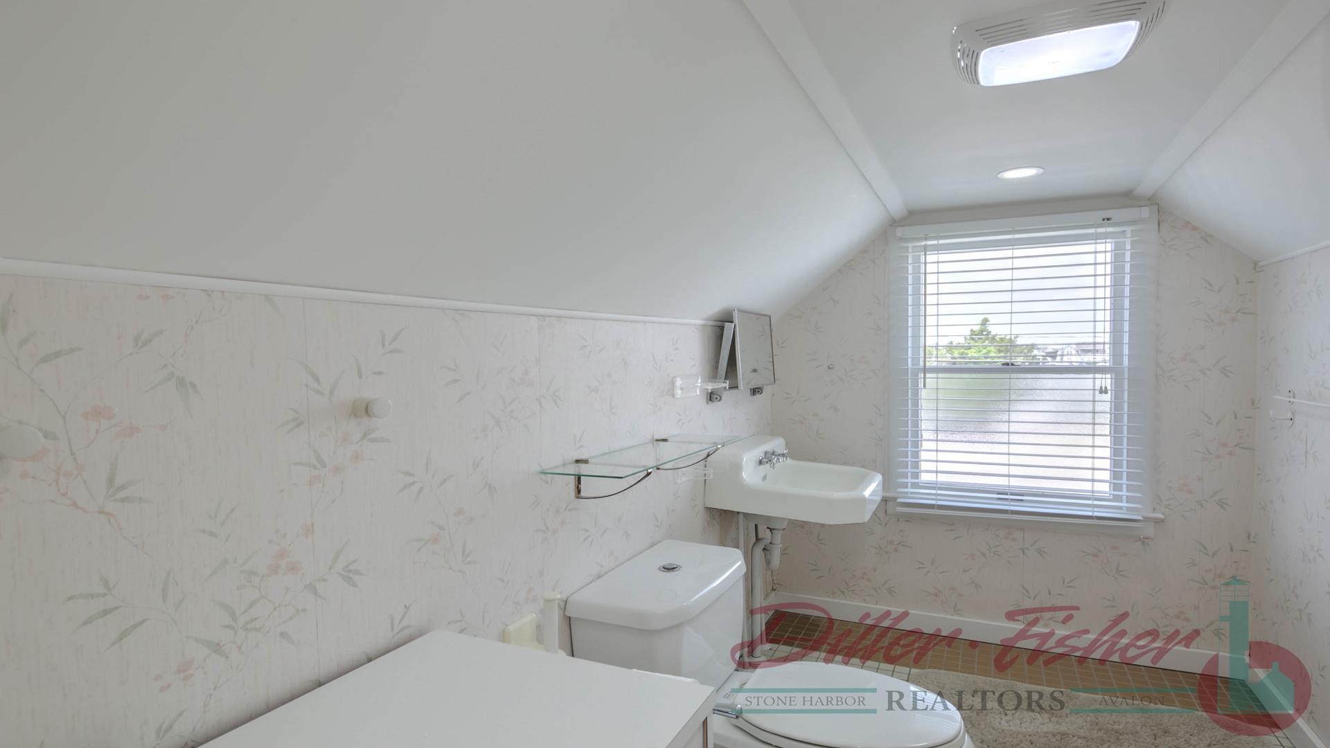 10420 Third Avenue, Stone Harbor (Mid-Island)