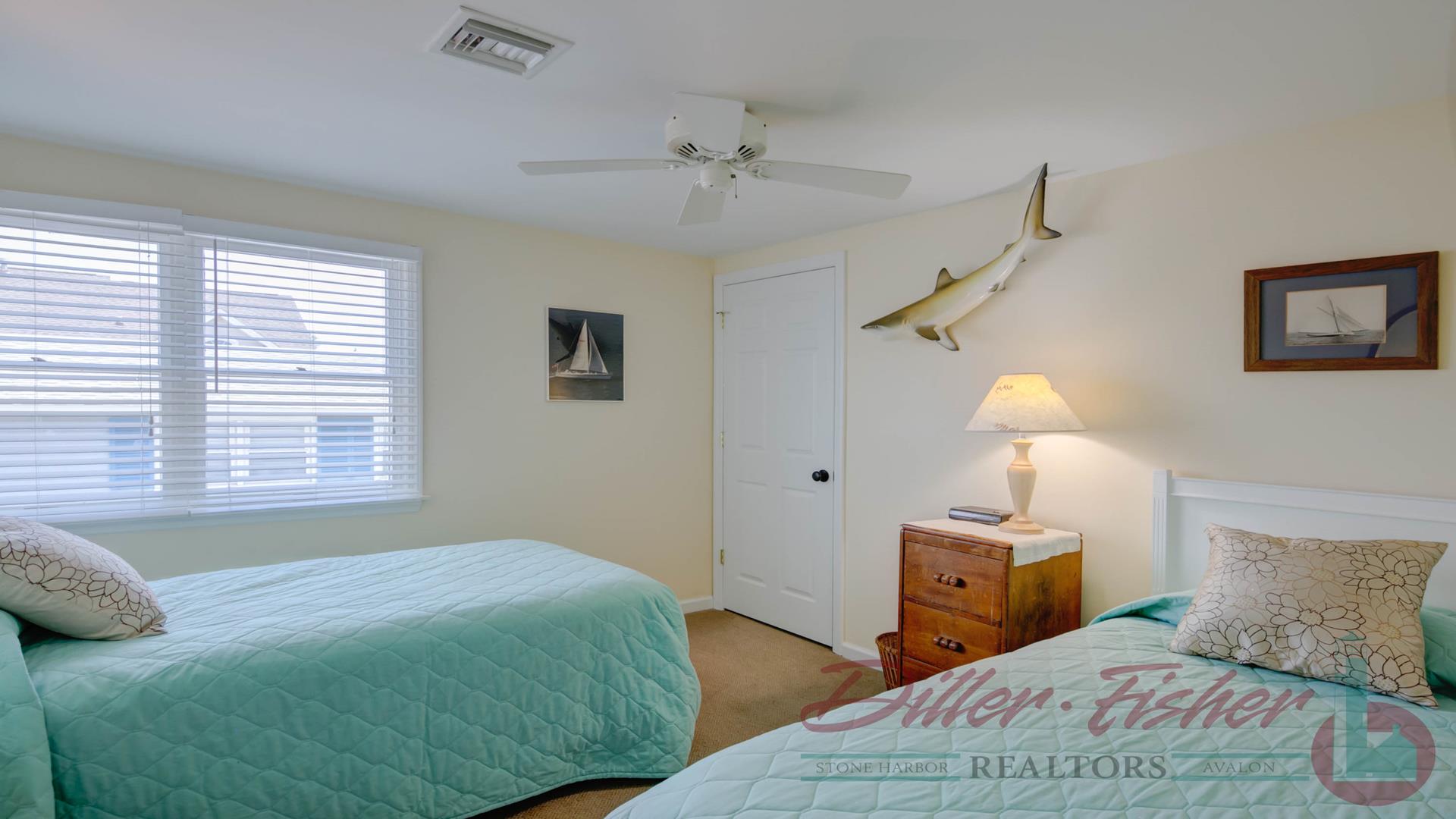 10420 Third Avenue, Stone Harbor (Mid-Island)