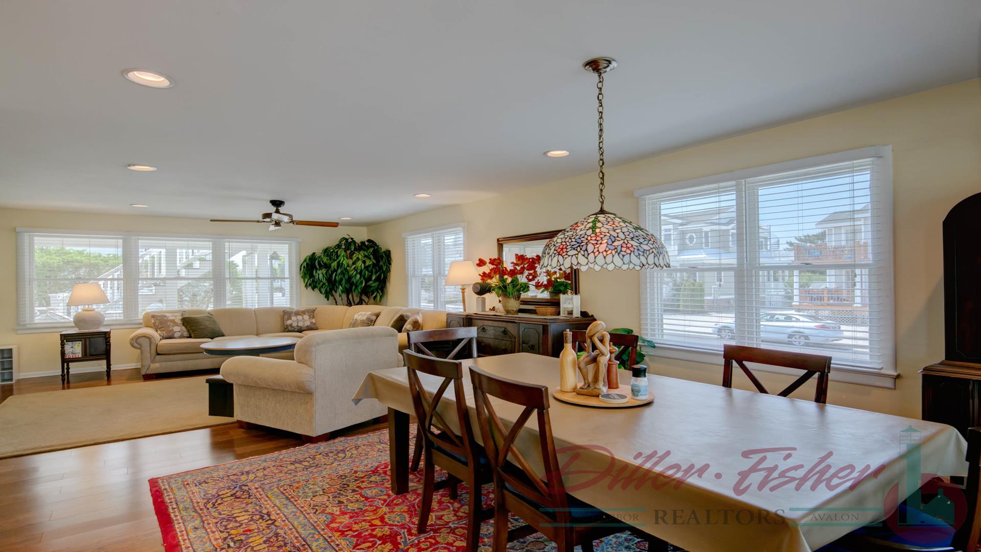 10420 Third Avenue, Stone Harbor (Mid-Island)