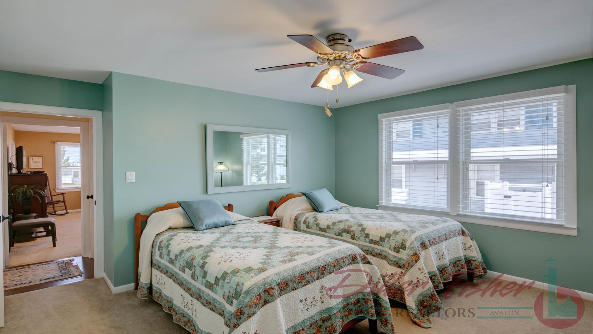 10420 Third Avenue, Stone Harbor (Mid-Island)