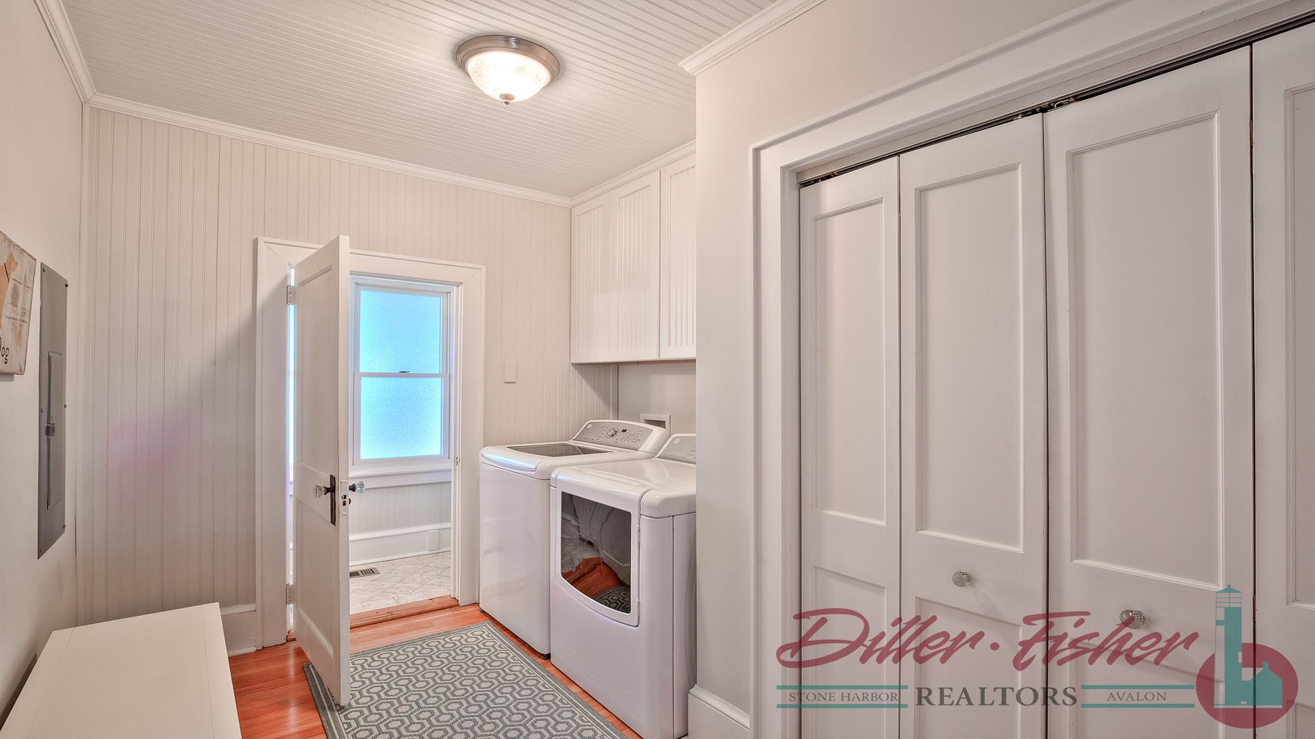 10208 First Avenue, Stone Harbor (Beach Block)