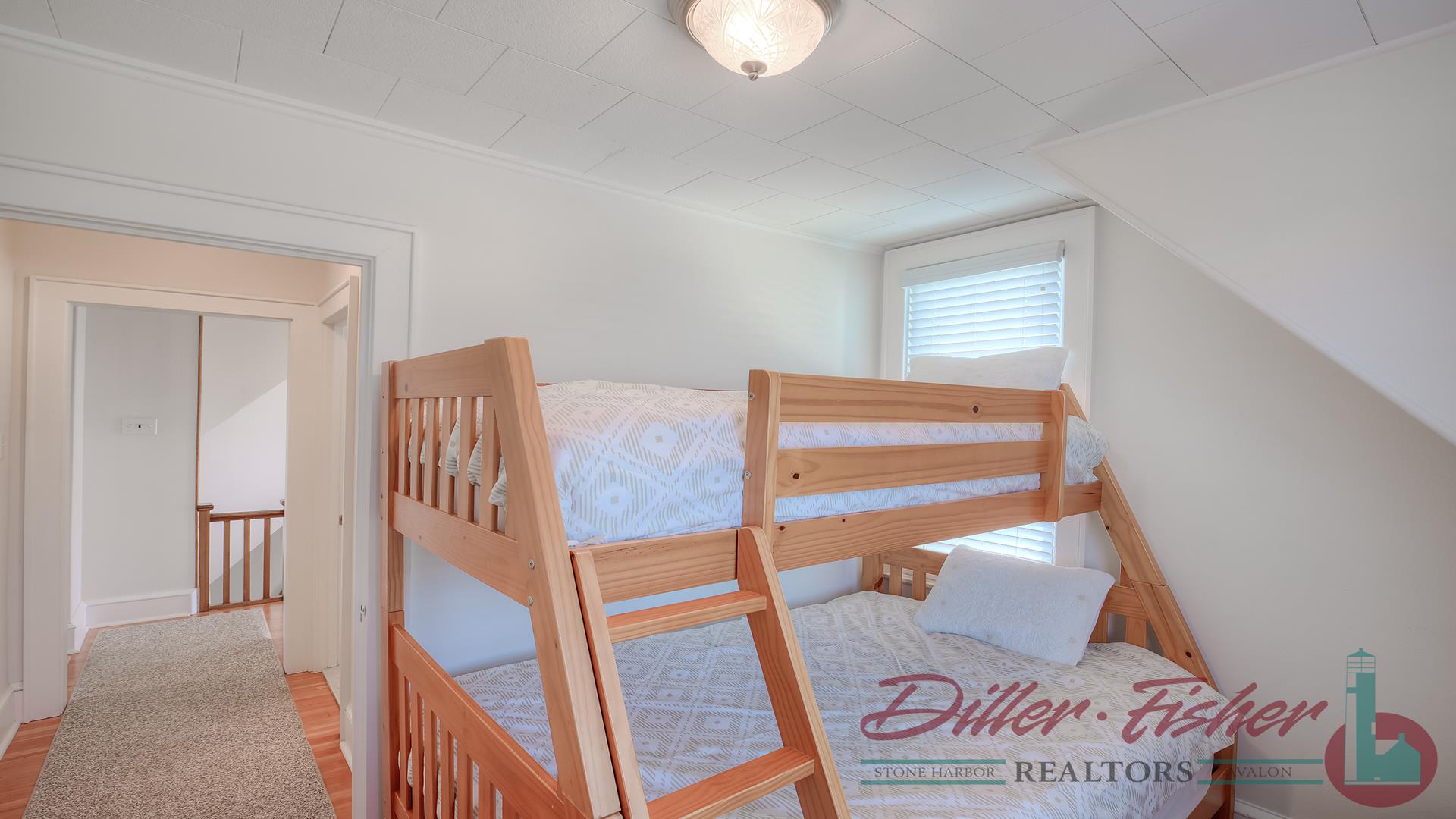 10208 First Avenue, Stone Harbor (Beach Block)