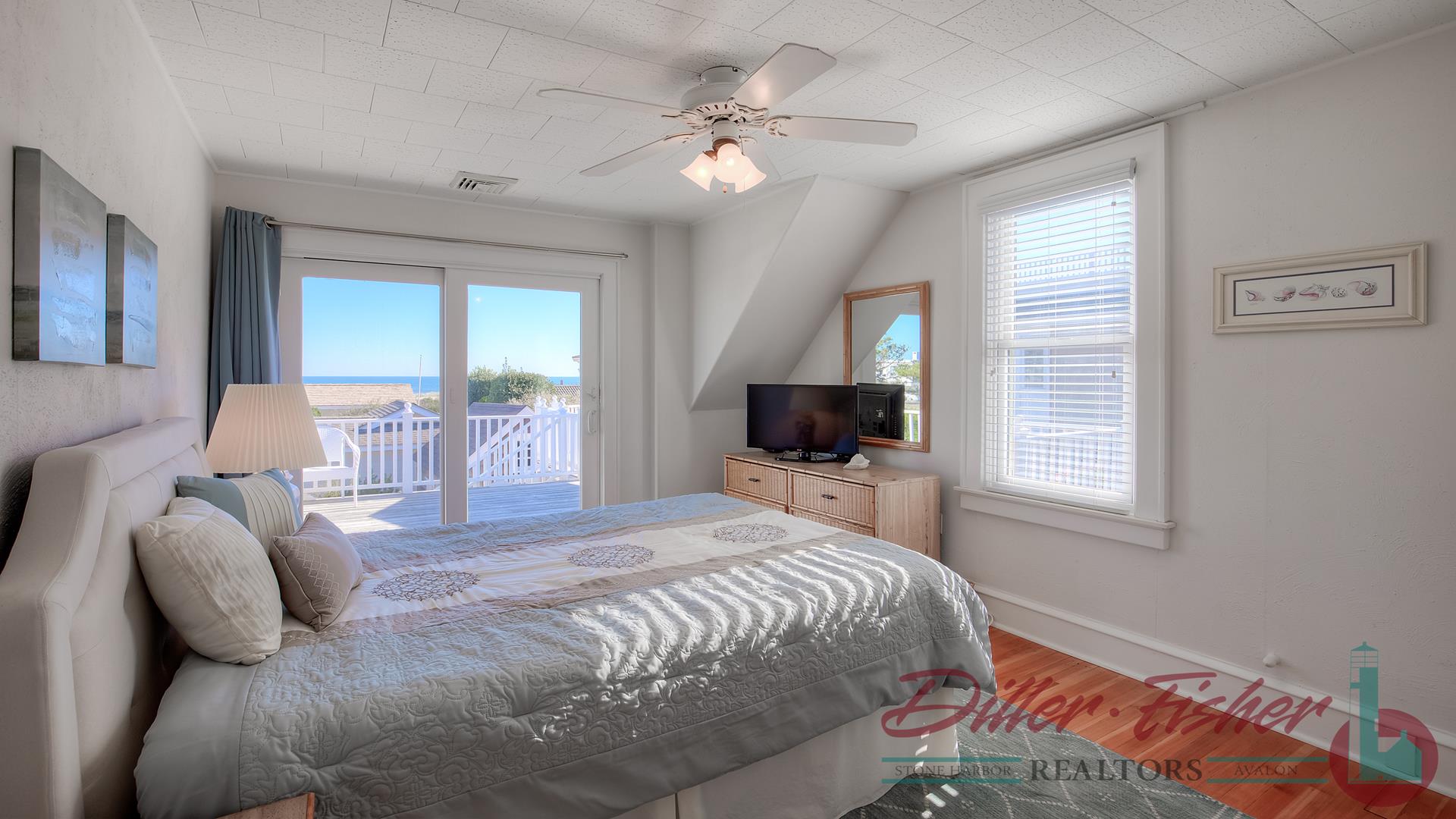 10208 First Avenue, Stone Harbor (Beach Block)