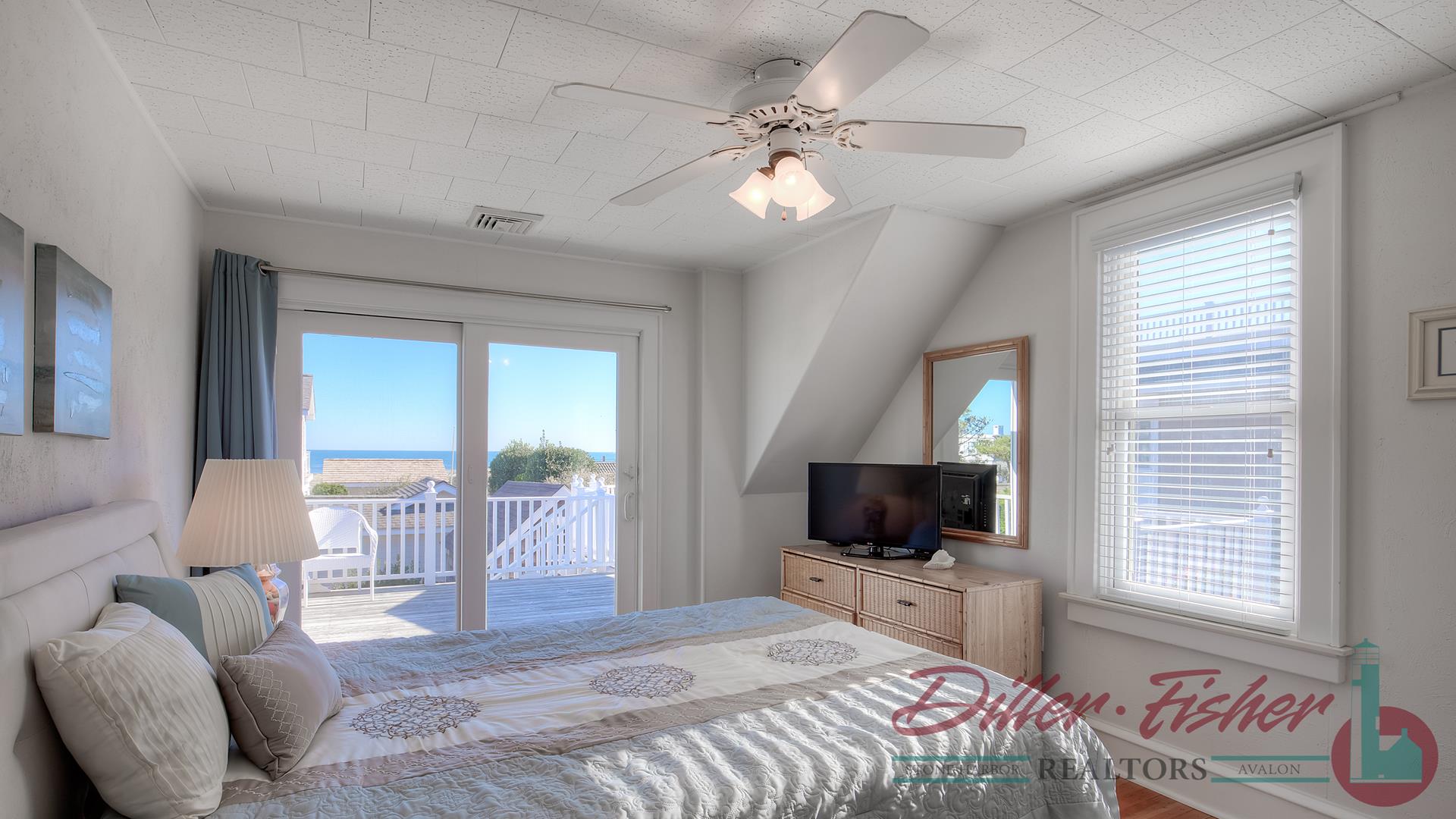 10208 First Avenue, Stone Harbor (Beach Block)