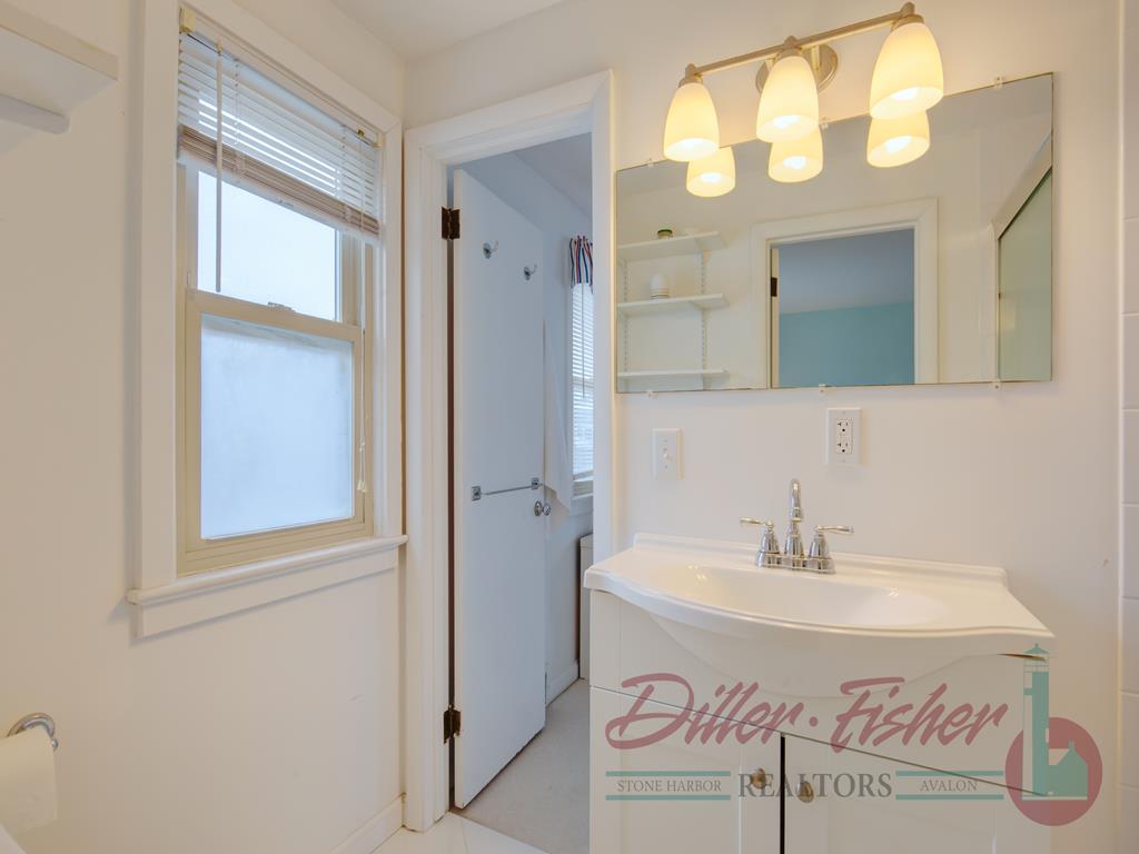 9411 First Avenue, Stone Harbor (Mid-Island)