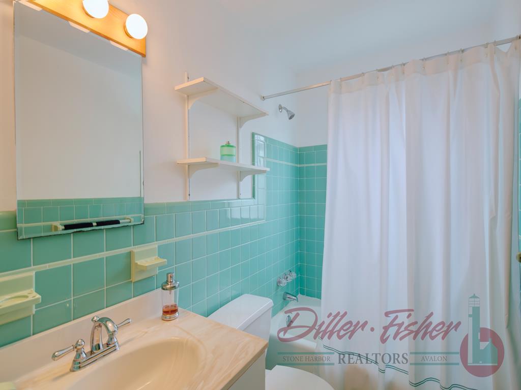 9411 First Avenue, Stone Harbor (Mid-Island)