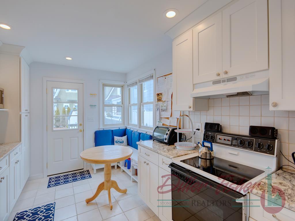 9411 First Avenue, Stone Harbor (Mid-Island)