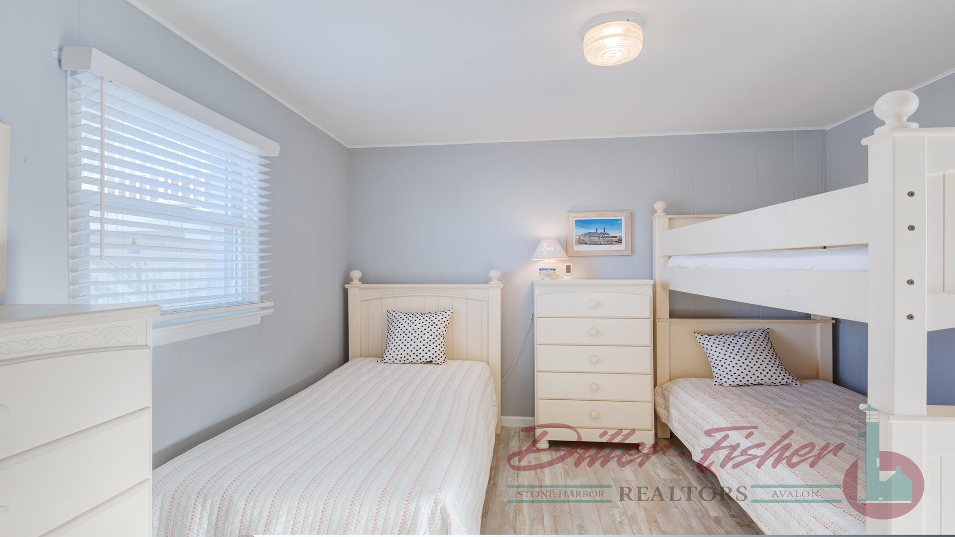 9816 Second Avenue, Stone Harbor (Mid-Island)