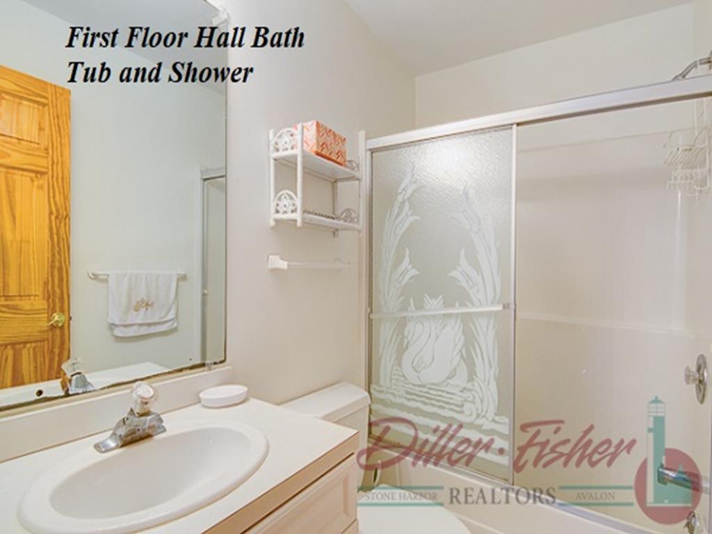 240 105th Street, Stone Harbor (Mid-Island)